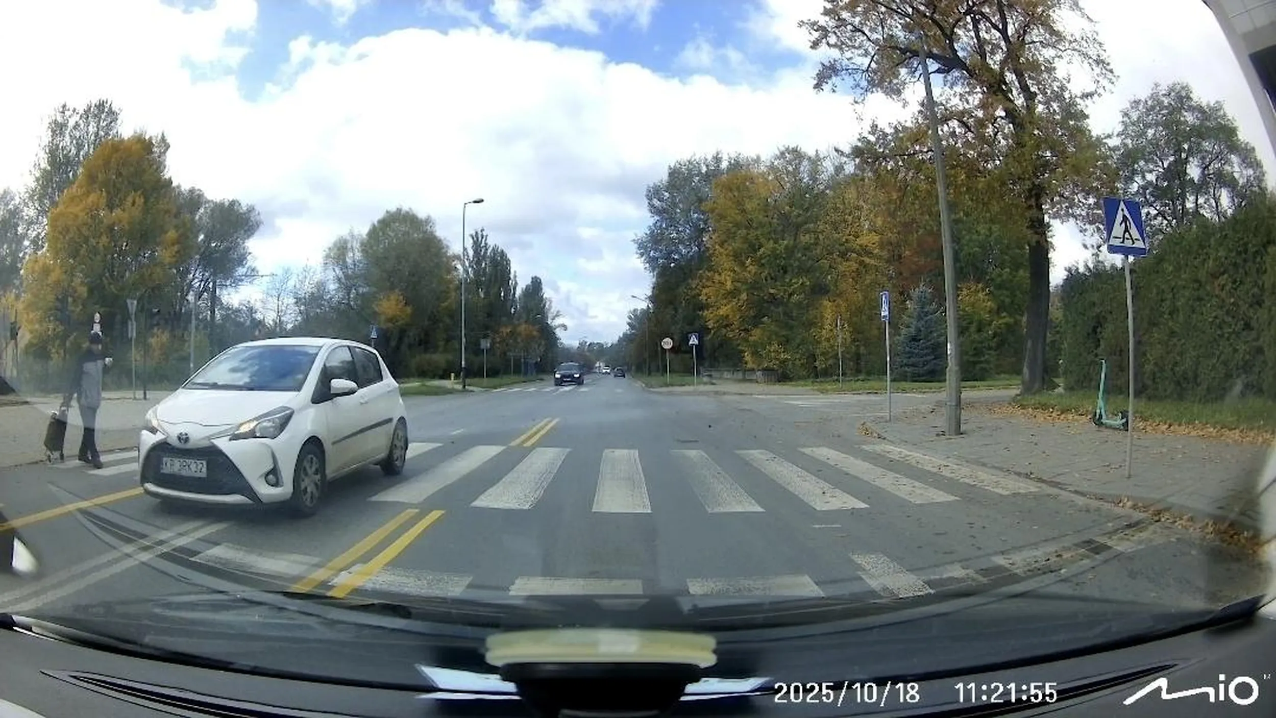 Jeśli dalej nie będzieć patrzeć na przejścia w końcu uda ci się kogoś rozjechać, tym razem tylko było blisko