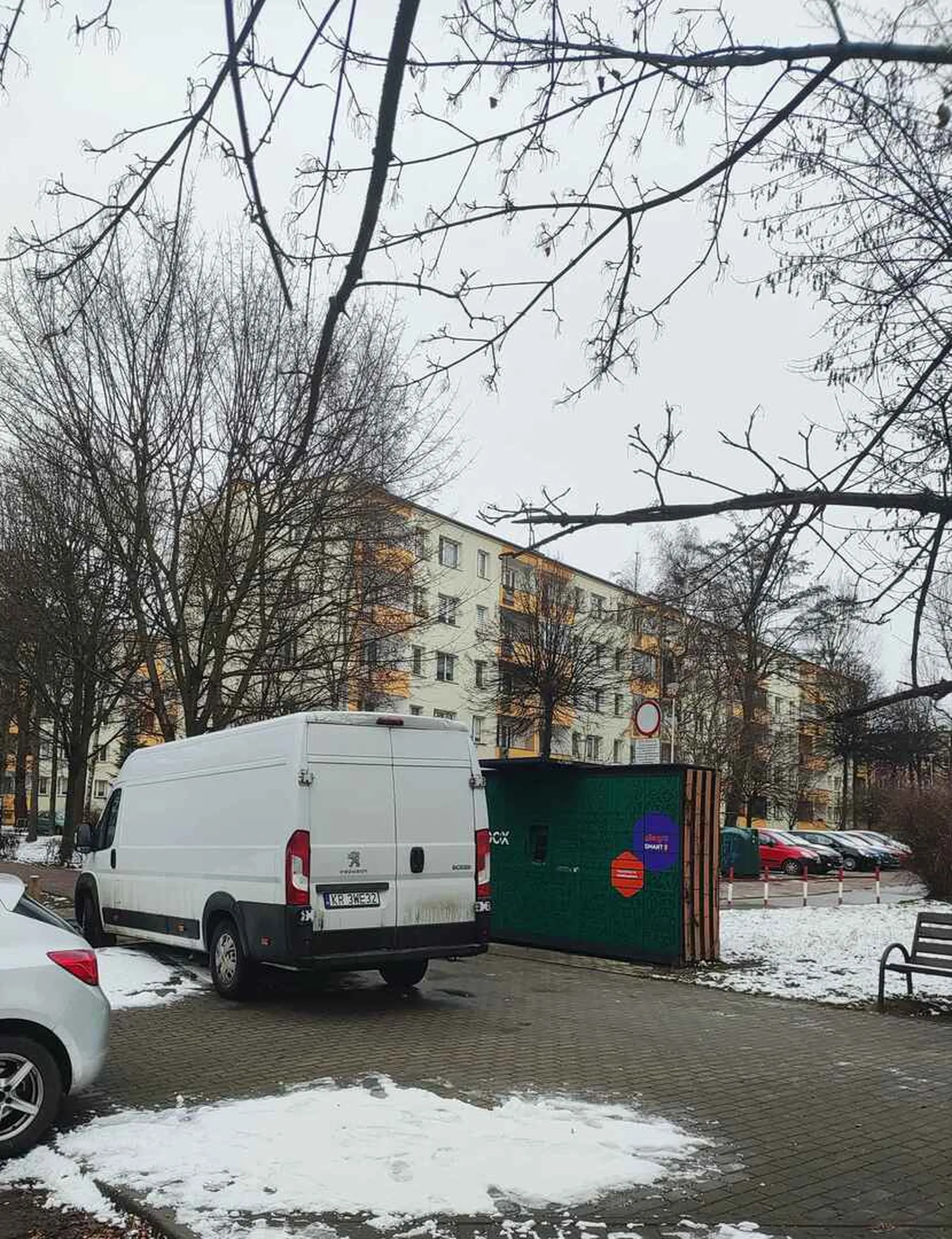 Na chodnik wjechać muszę, bo się uduszę Oczywiście miejsca parkingowe wolne...