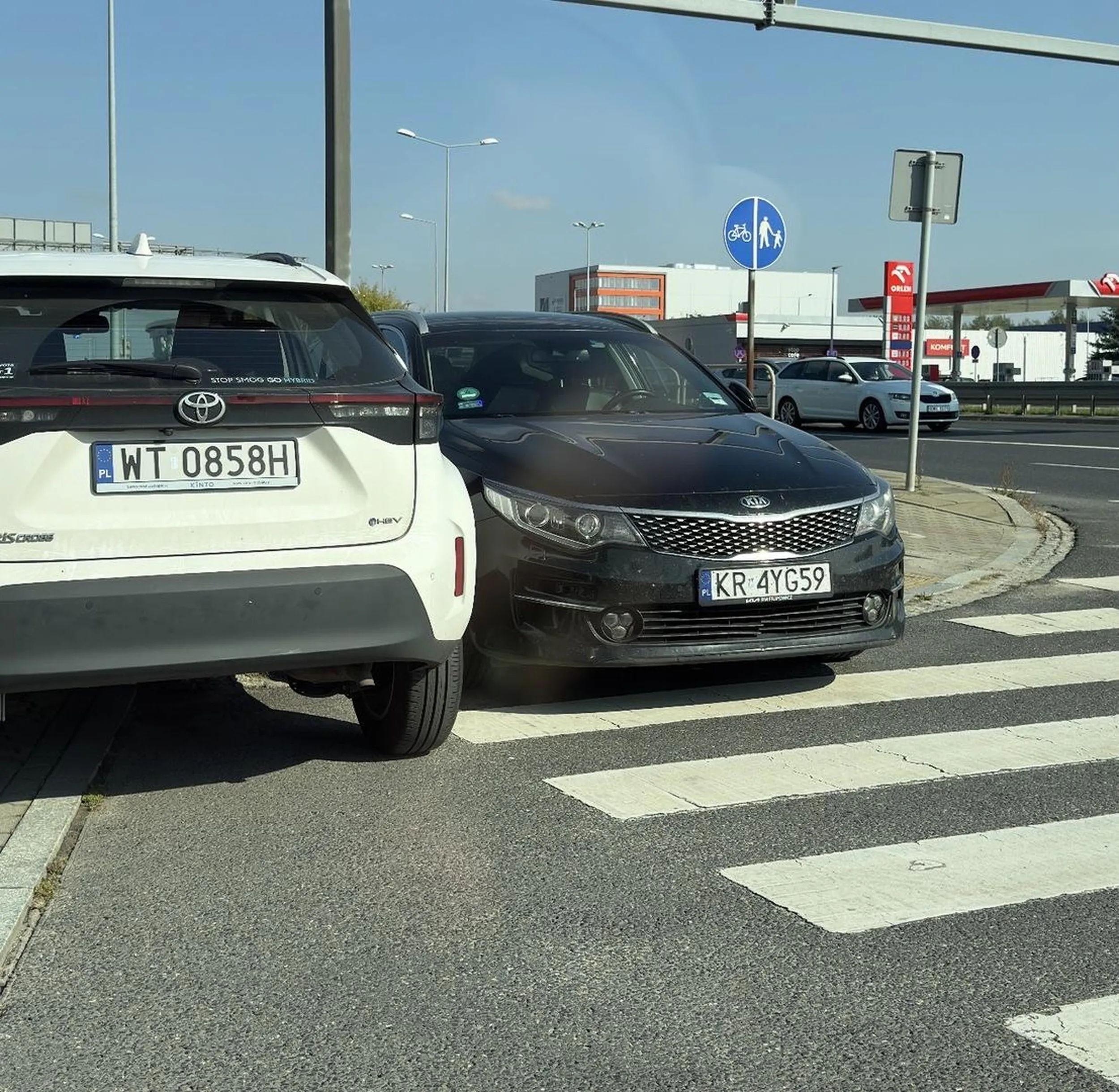 Aż się prosi przejść po całym aucie wzdłuż :)