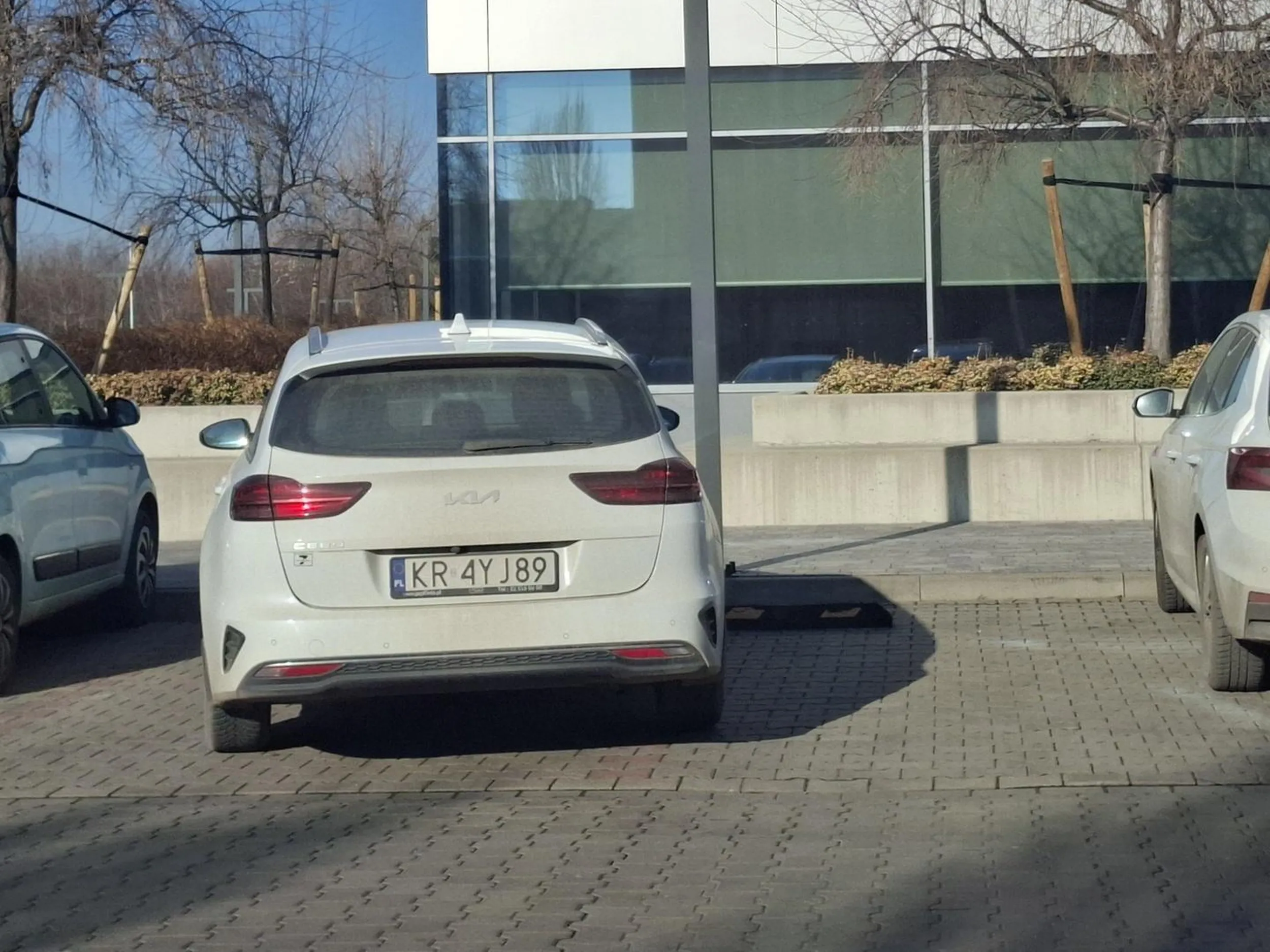 Być burakiem. Parkowanie na dwóch miejscach.