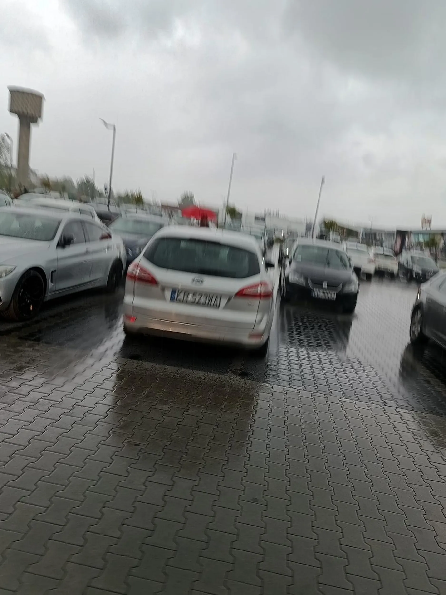 Naucz się parkować tępa dzido. Atut Galicyjska