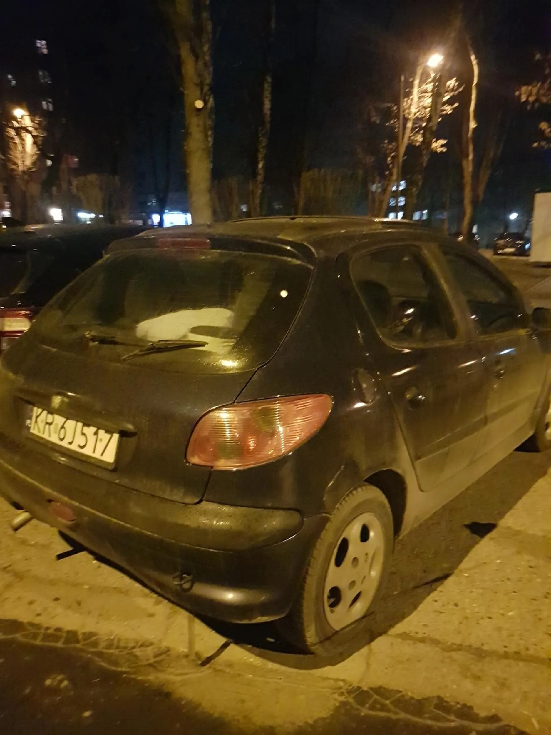 Chodnik to nie miejsce na twojego gruza xd