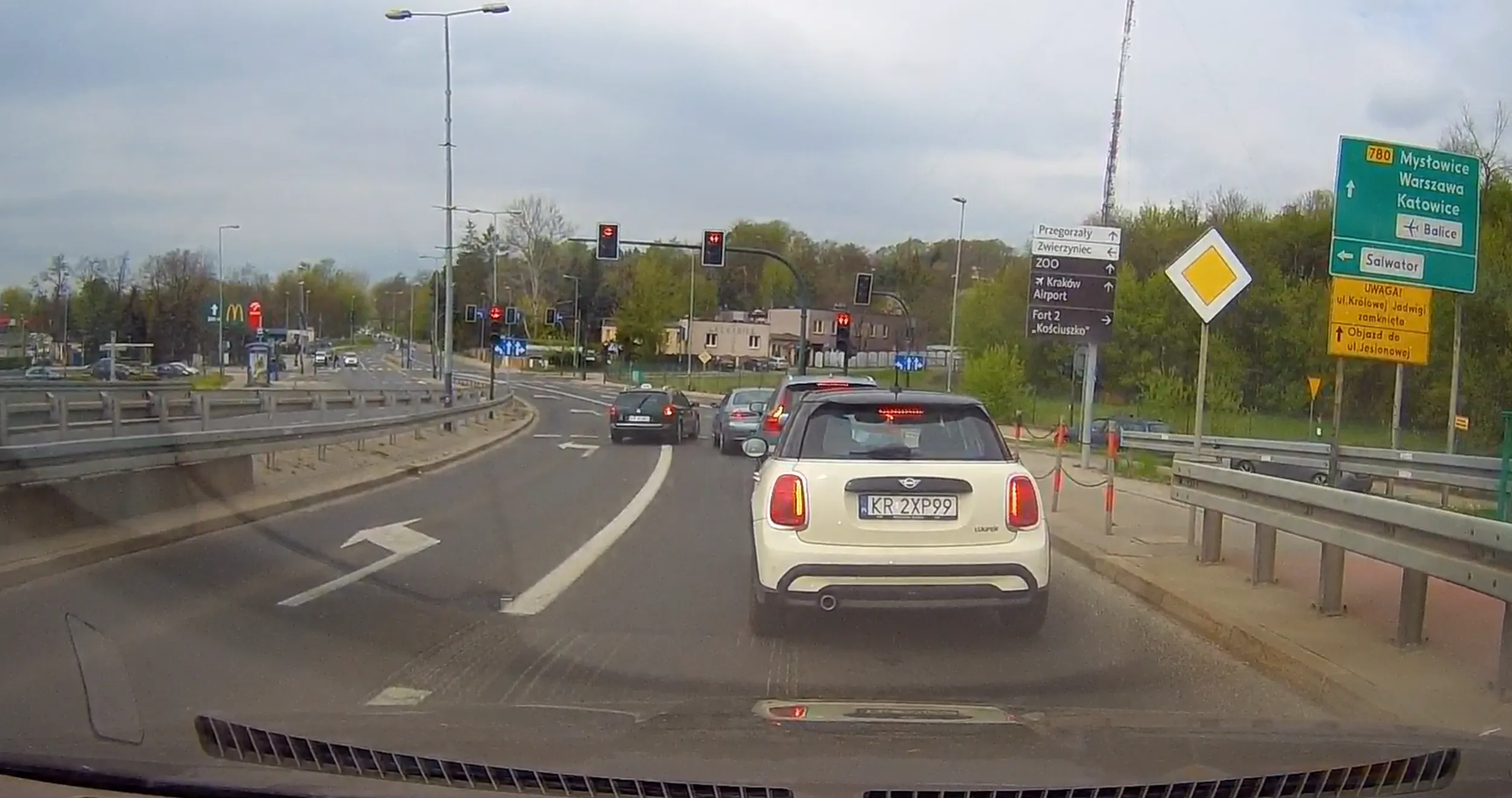 typowa złotówa, wpieprza sie przed wszystkich na światłach