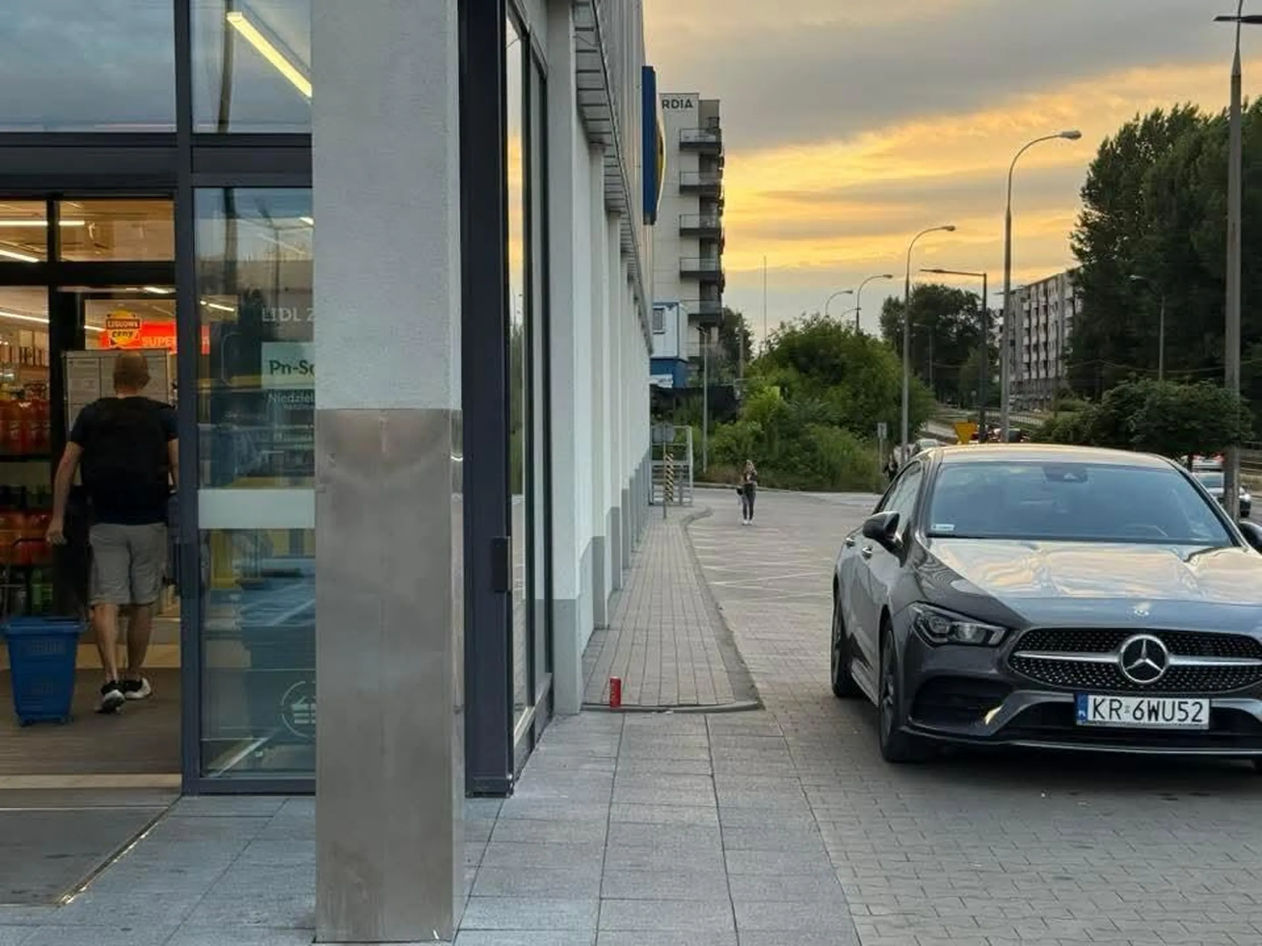 Miejsca parkingowe są dla plebsu