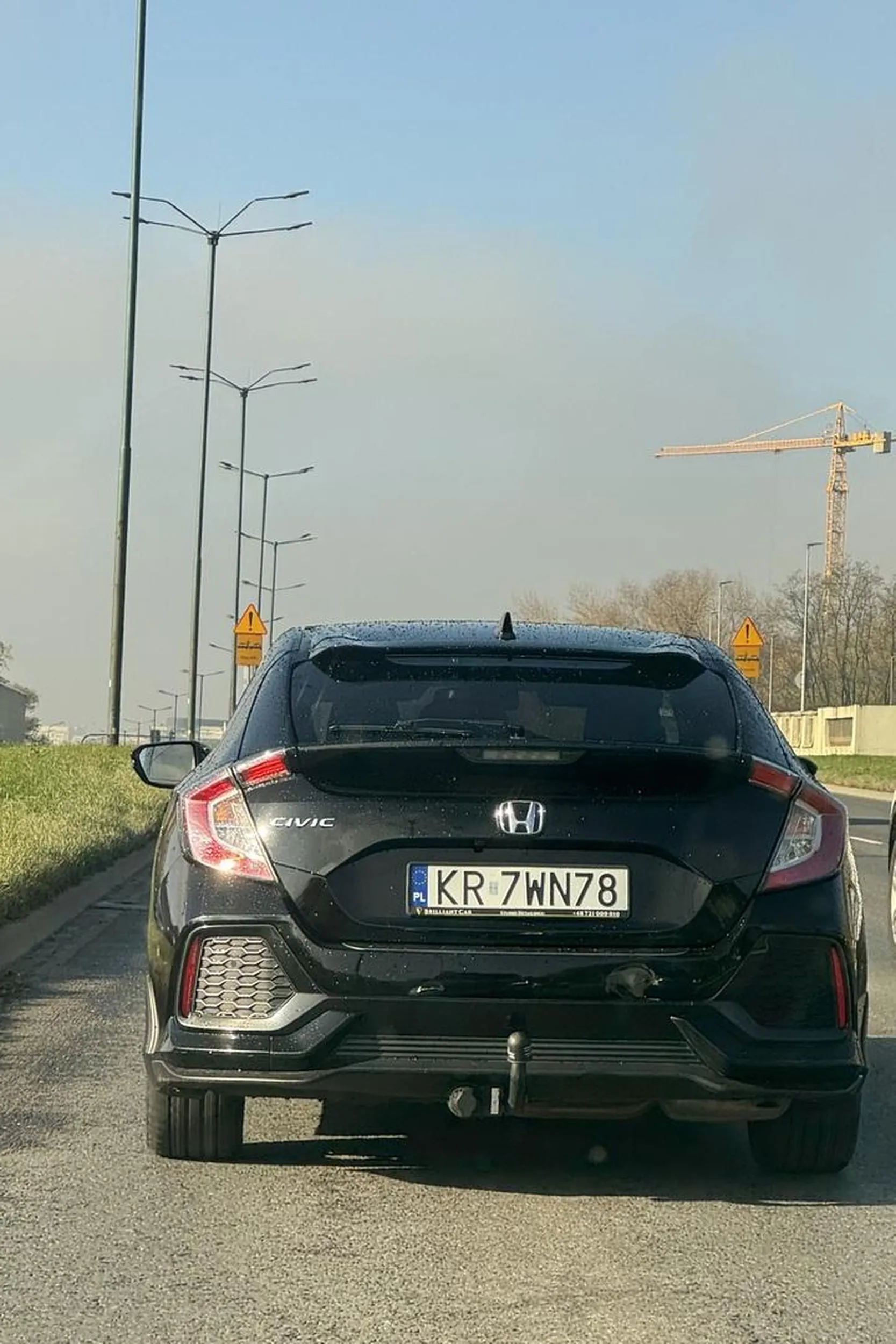 głupie cipsko nie patrzy w lusterka ja zmienia pas tylko na wyjebce wymusza. Może jednak nie wszyscy powinni mieć prawo jazdy