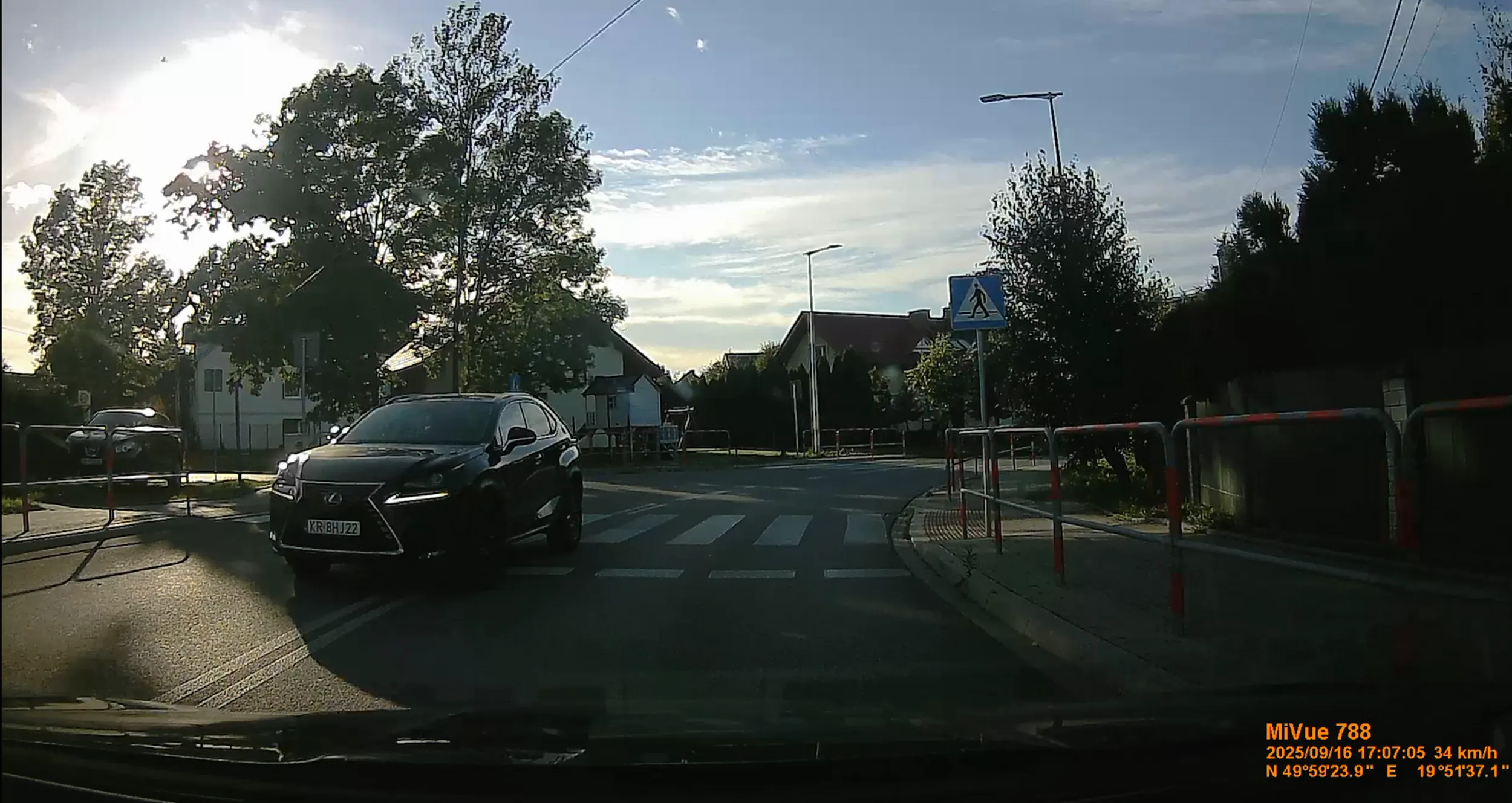 Człowieku zacznij zwracać uwagę na linie bo omało nie wjechałeś na mnie na czołówkę na zakręcie. Ogarnij się!