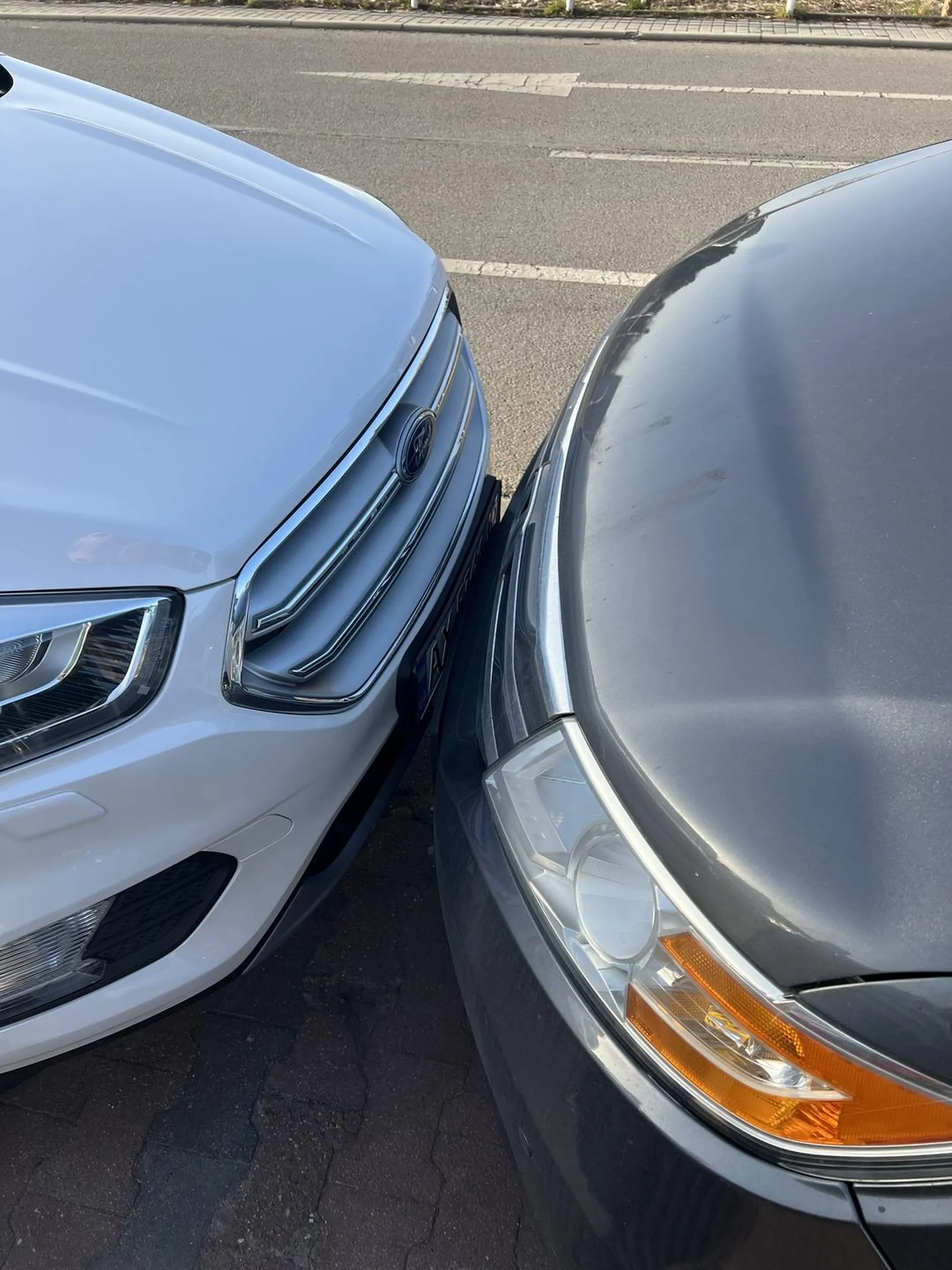 Pan parkuje w zderzak