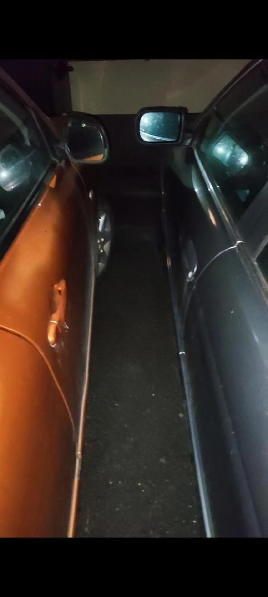 Pani złożyła lusterko w moim samochodzie .... I zaparkowała blokując możliwość wejścia do pojazdu. Tragedia. Nigdy tak blisko mi ktoś nie podjechał.