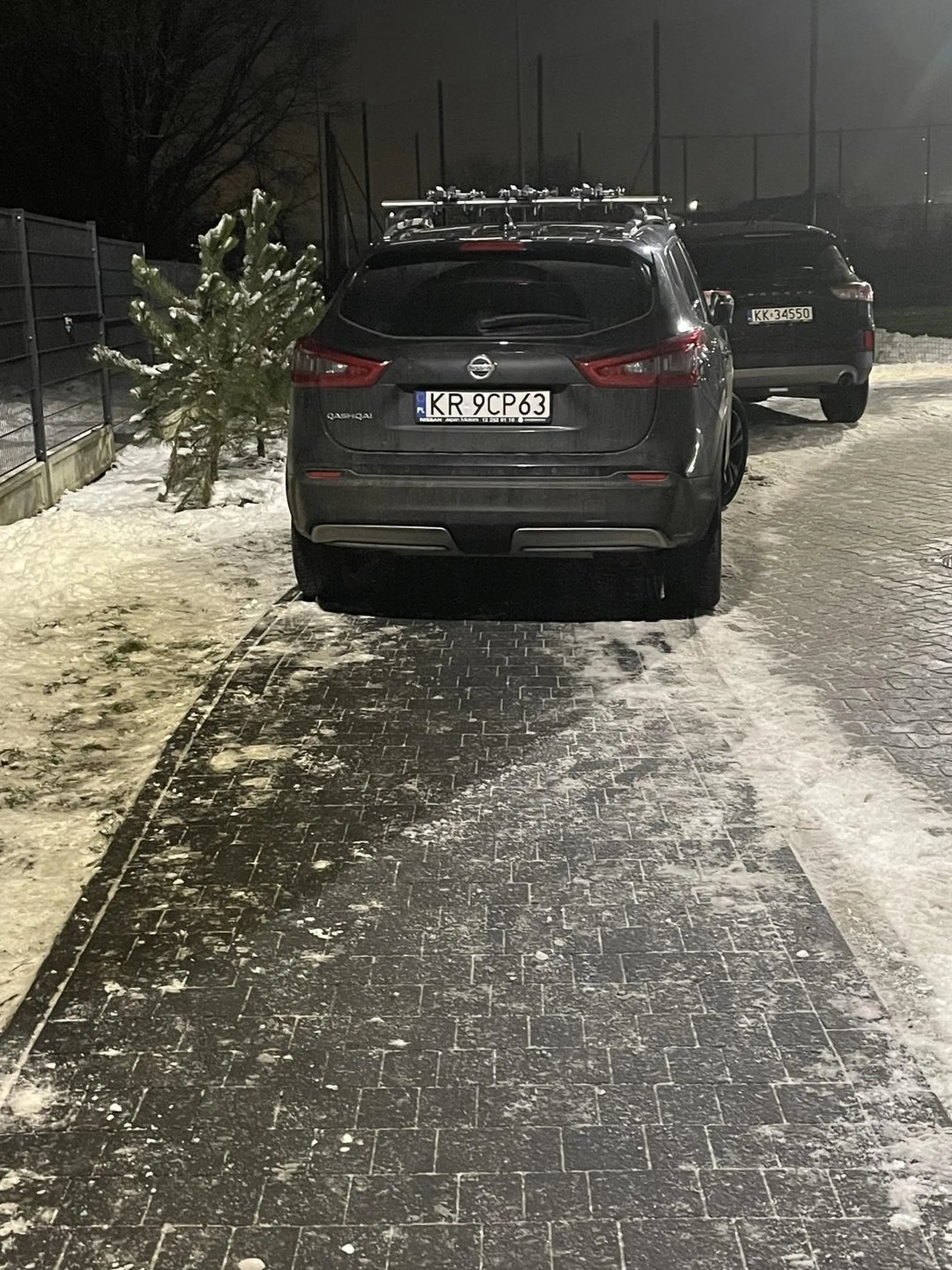 Parkowanie na chodniku!