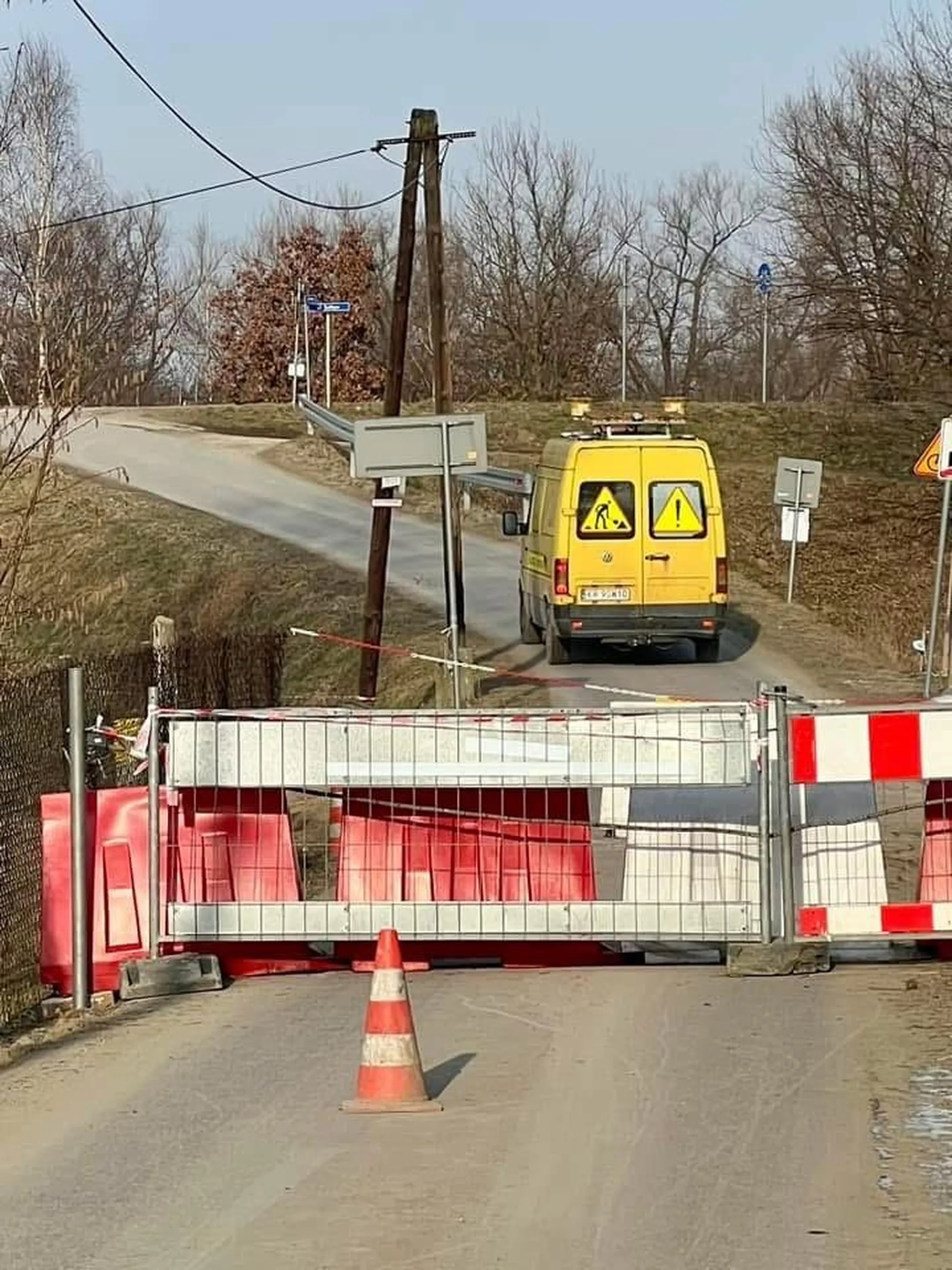 Zadowolony zablokował drogę i spierdziela