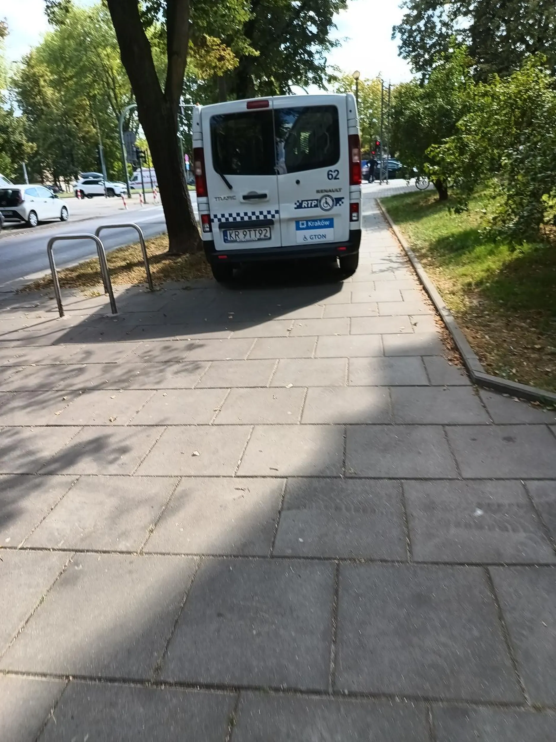 Rozumiem że RTP ale jak można zastawić cały chodnik.