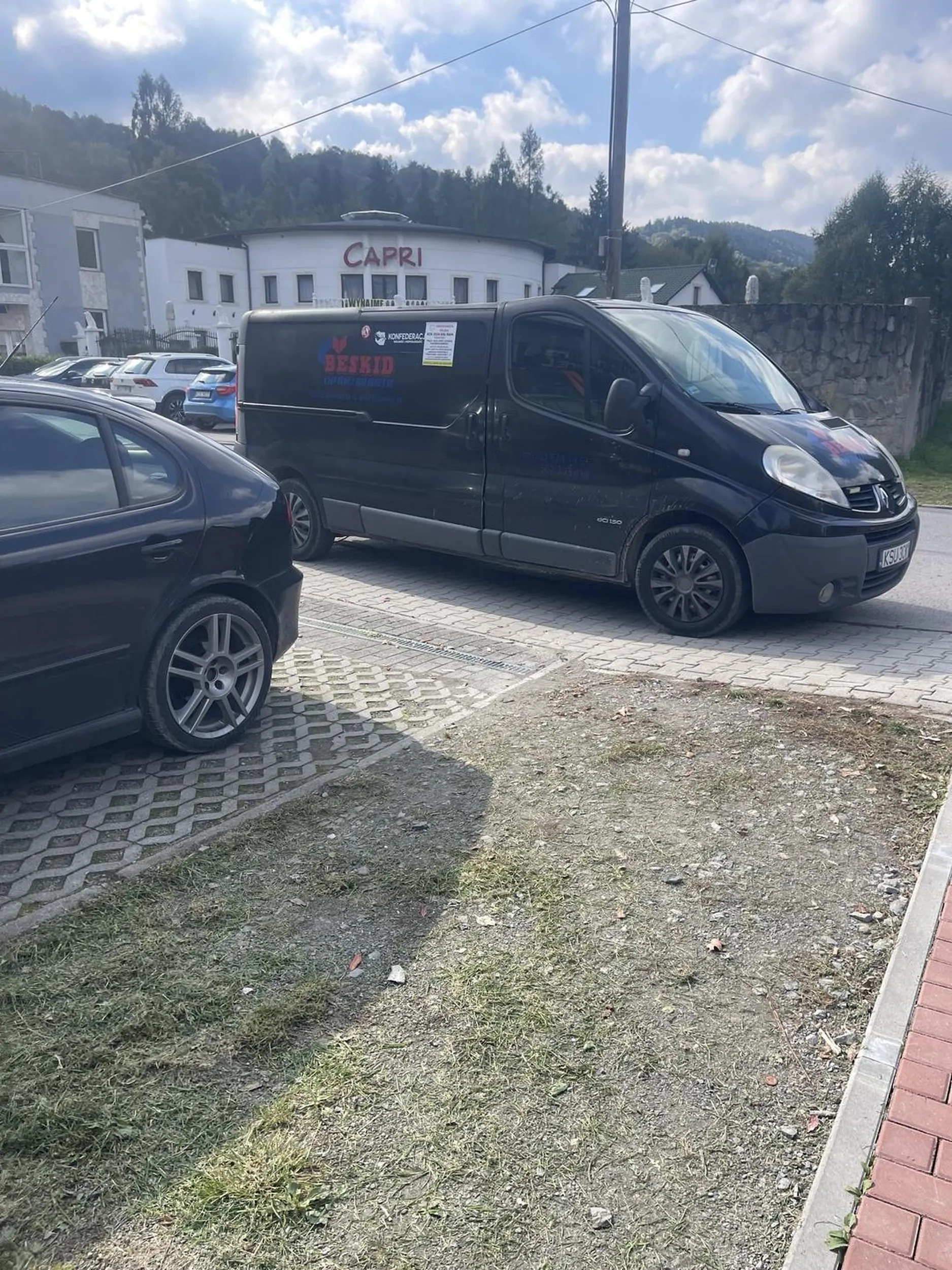 Nie dość, że konfederata to nie umie parkować, to nie pierwsza taka sytuacja, żenada