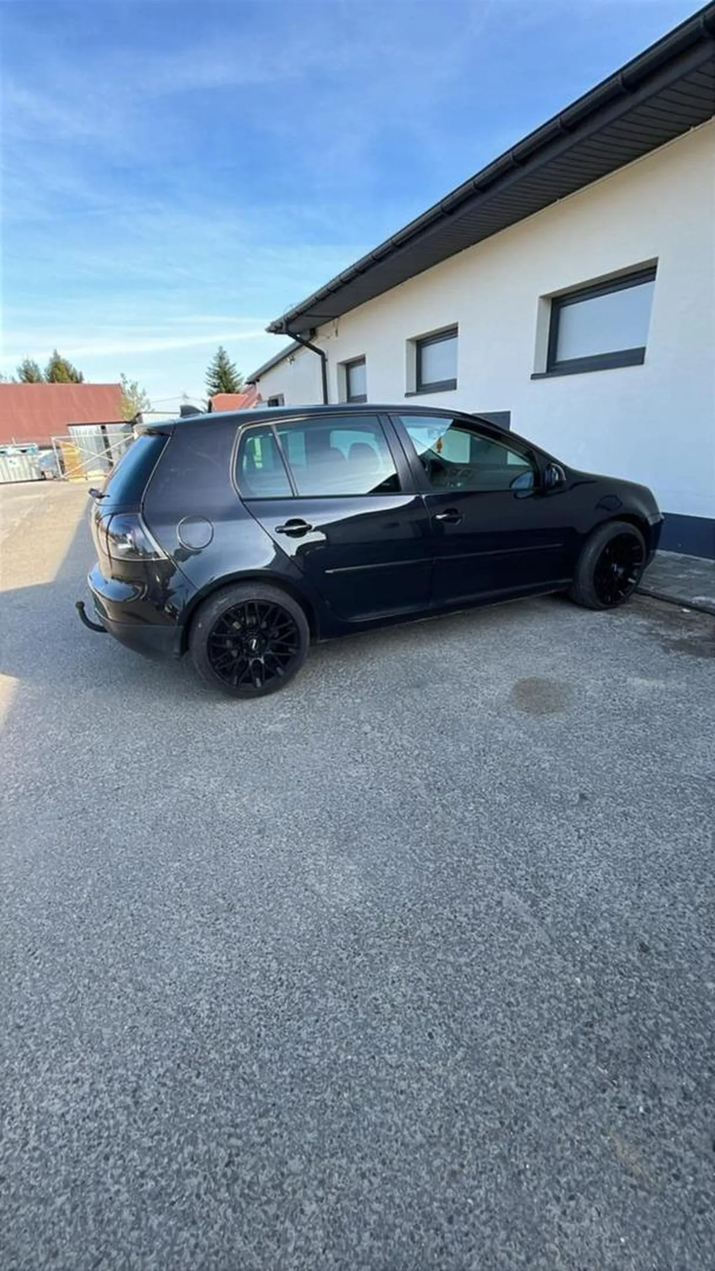 Dobry Golf (nie licząc prawego przedniego boku który wyglada jak gówno)