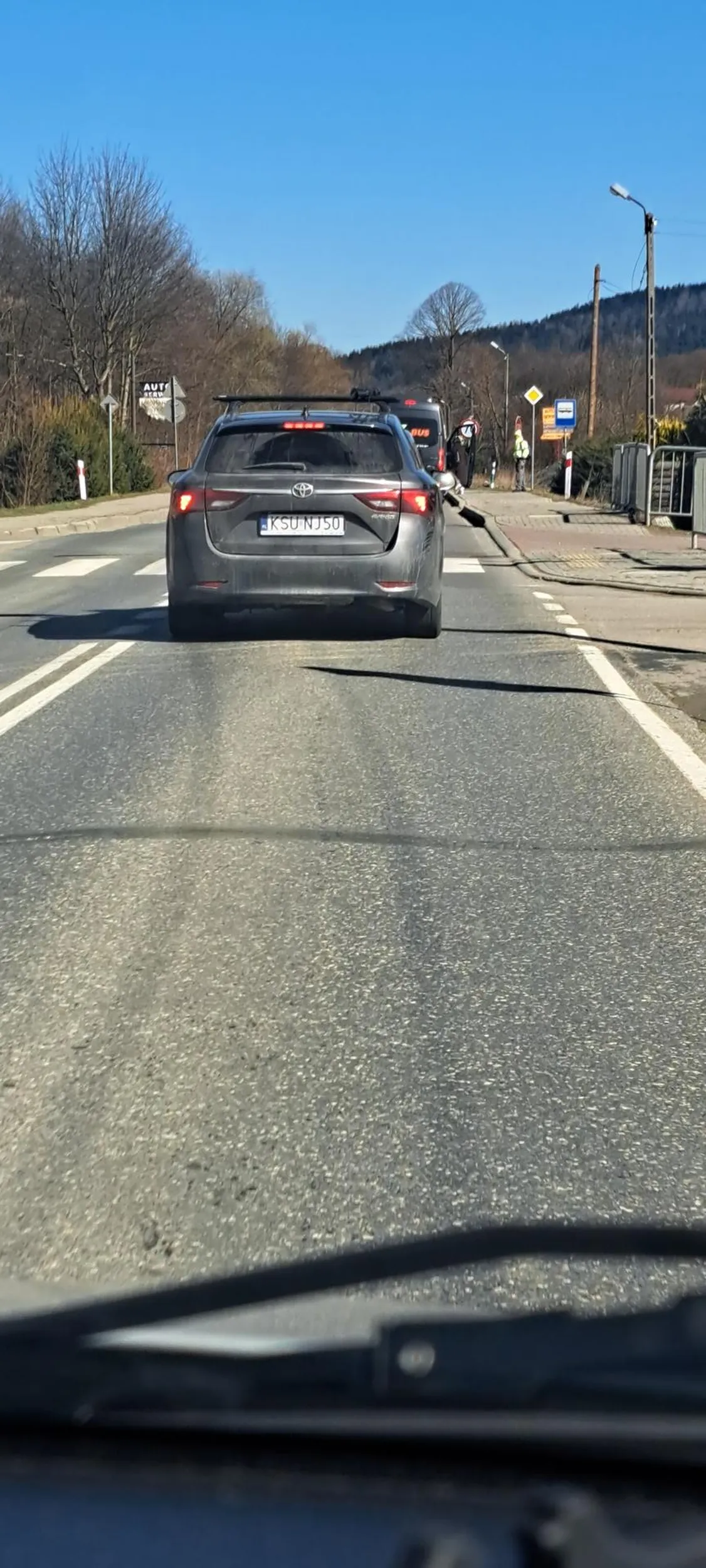 Naucz się przepisów ruch drogowego bo za przekraczanie prędkości i wyprzedzanie na podwójnej ciągłej  można sporo stracić