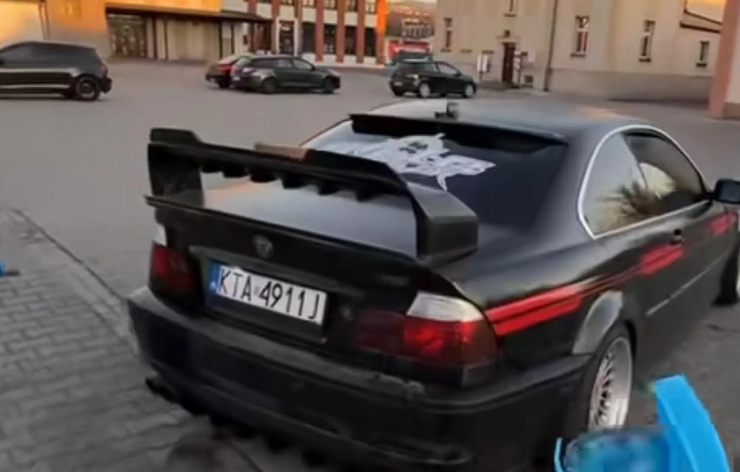 Odezwij się proszę, było mi z tobą tak cudownie na tylnej kanapie twojego wypasionego beemwu. Nie jest łatwo  w tych czasach znaleźć partnera który od tak pozwoli się penetrować przez faceta. Na zawsze zapamiętam ten stosunek z tobą. Pozdrawiam Kamil