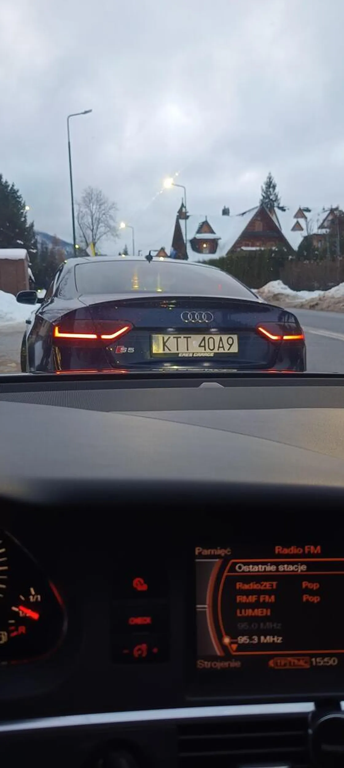 Śliczna Pani w fajnym aucie, ładną masz tą pupcie, auto też masz spoko?