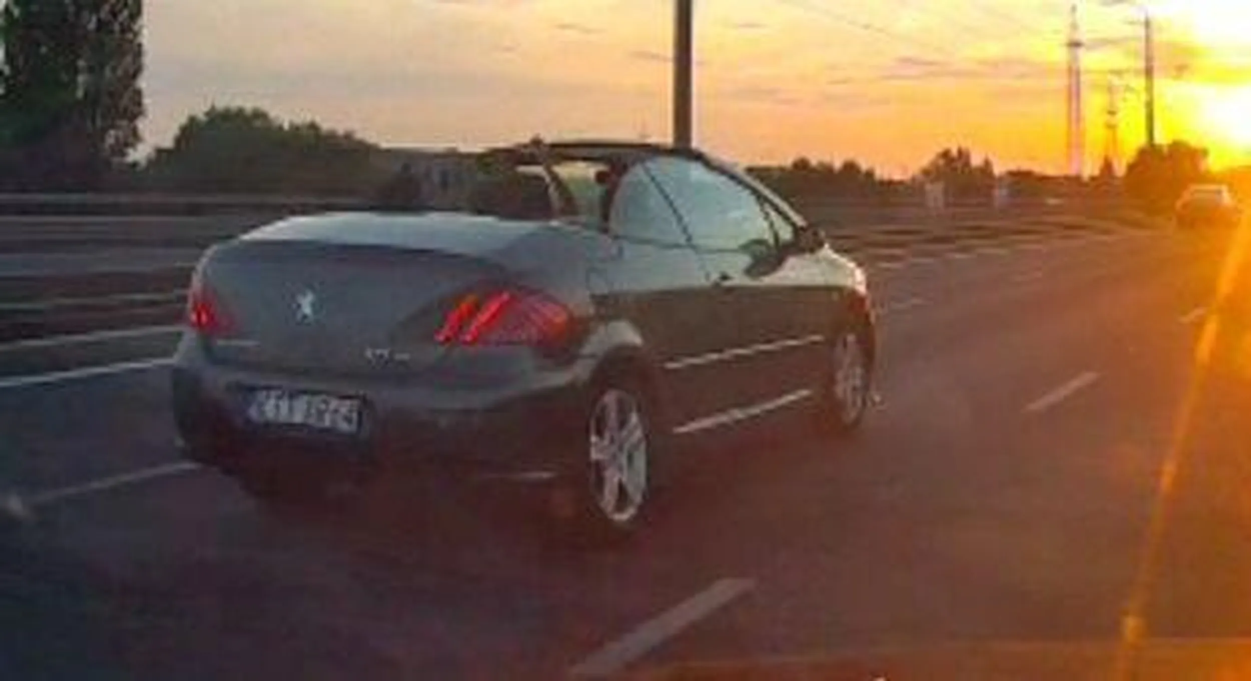 Pseudo influenserka . Zagrożenie na drodze