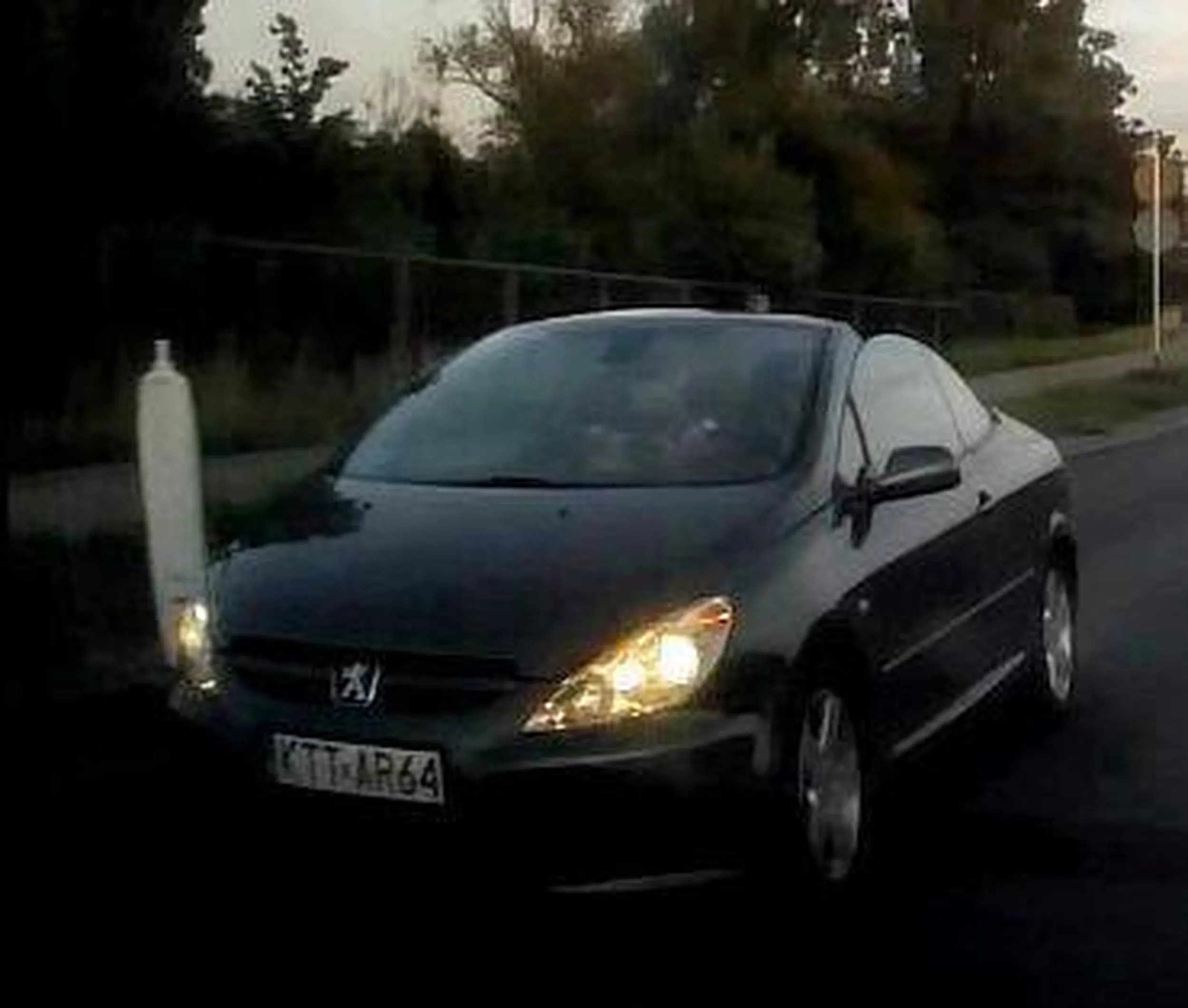 Pseudo influenserka . Zagrożenie na drodze