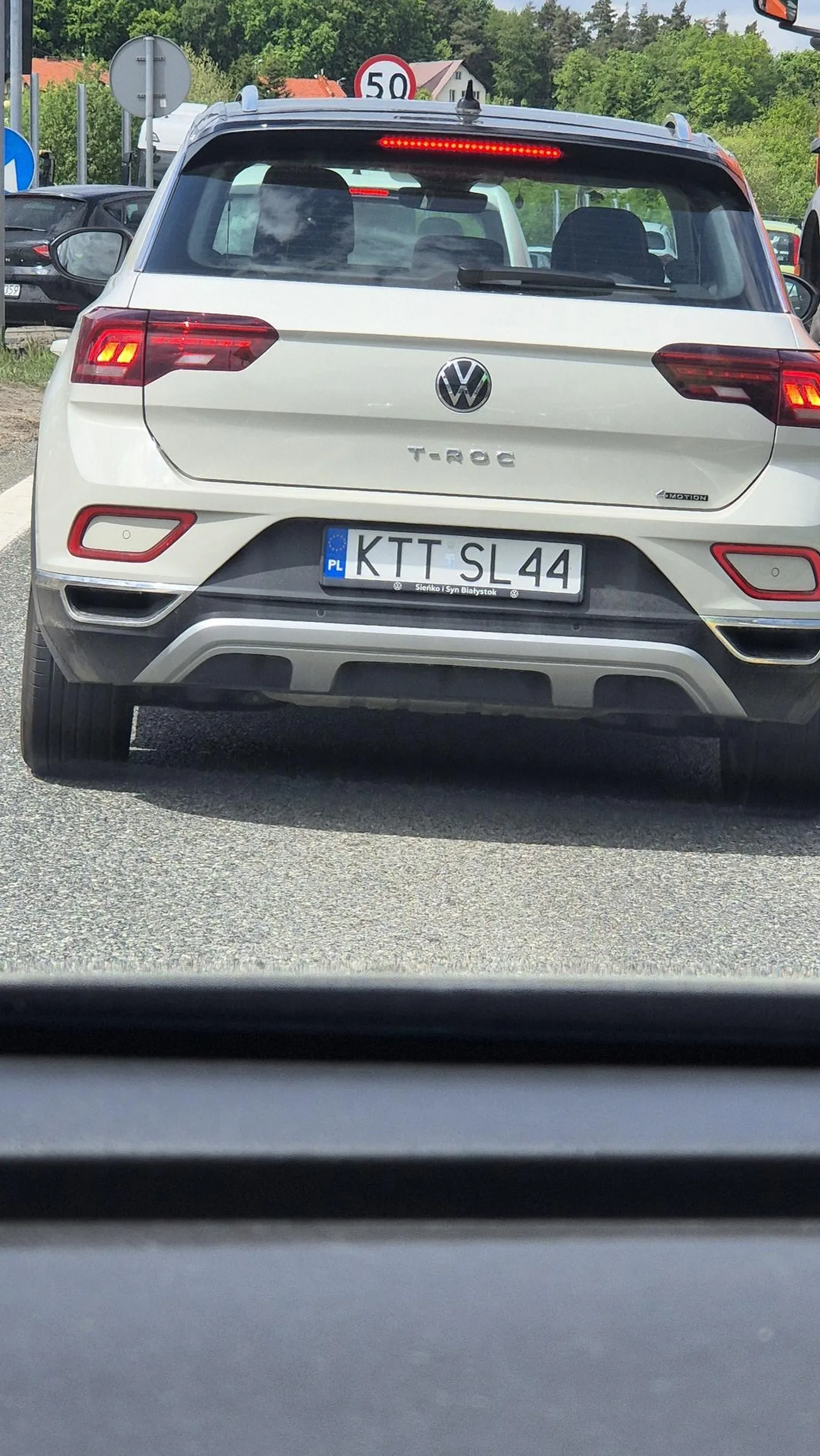 Kierowca tego pojazdu wygrał prawo jazdy w czipsach.