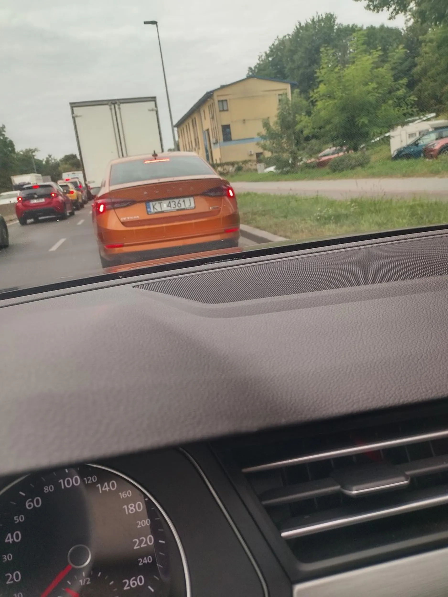 Jezu chociaż podziękuj Jedziesz jakbyś miała kij w dooopie