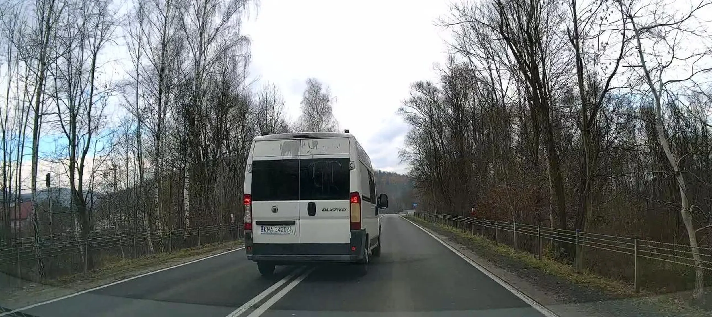 wyprzedza w miejscu niedozwolonym - śpieszy mu się do słusznego mandatu