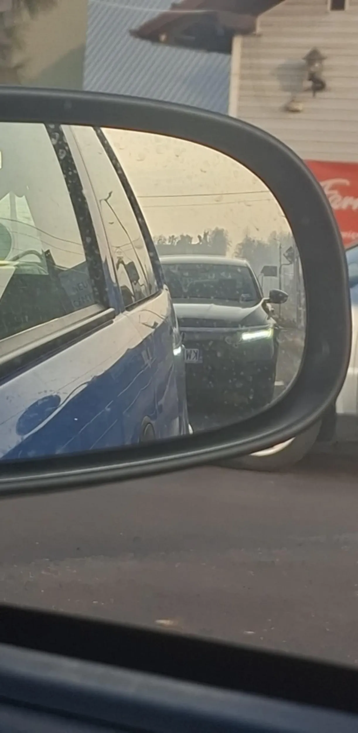 Miły Panie z Hondy, nie podjeżdżaj tak do auta gdy stoisz w korku pod górke. Istnieje coś takiego jak bezpieczna odległość. Pozdrawiam