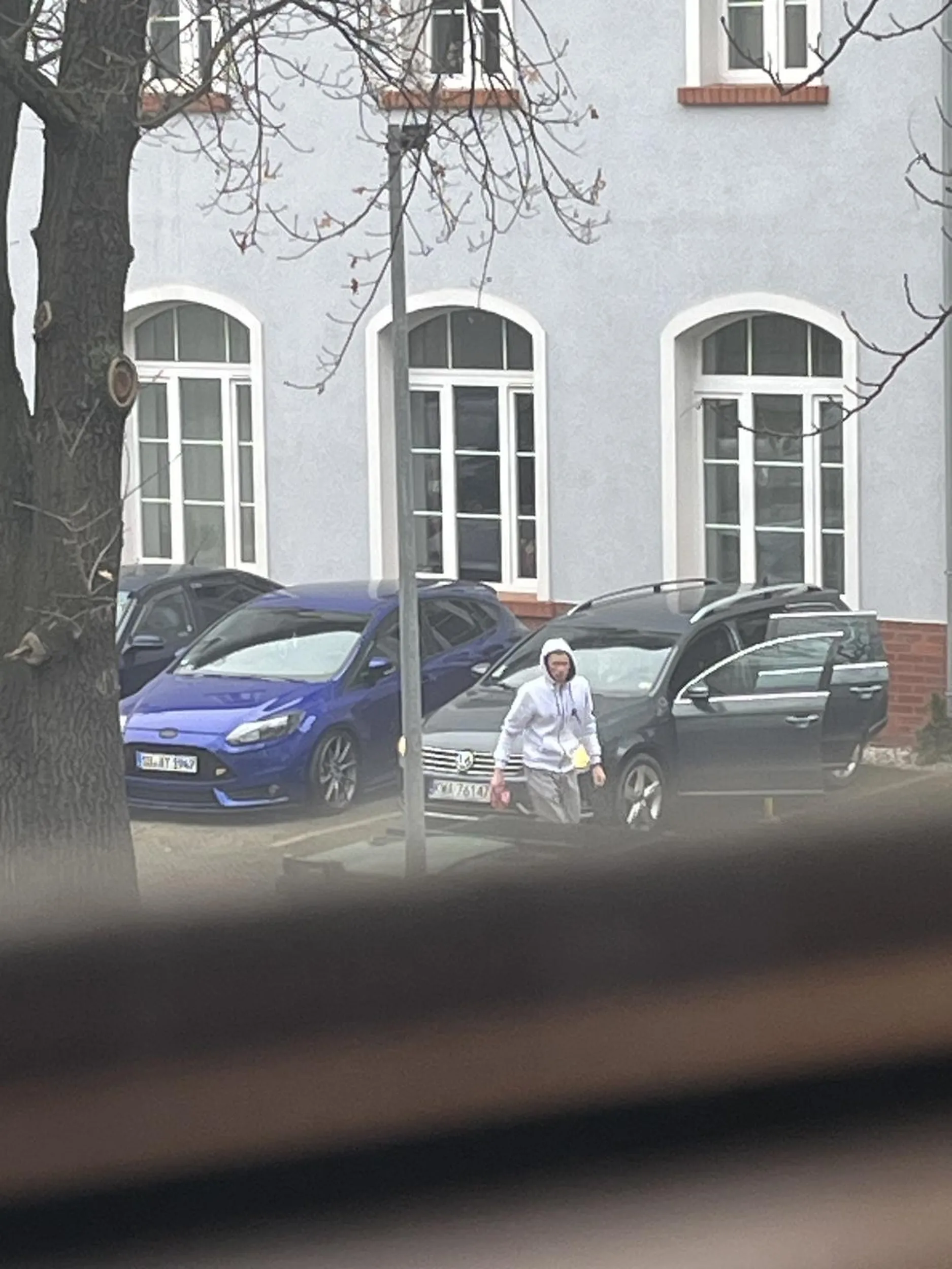 Burak porysował dziwi i uciekł z parkingu hotelowego