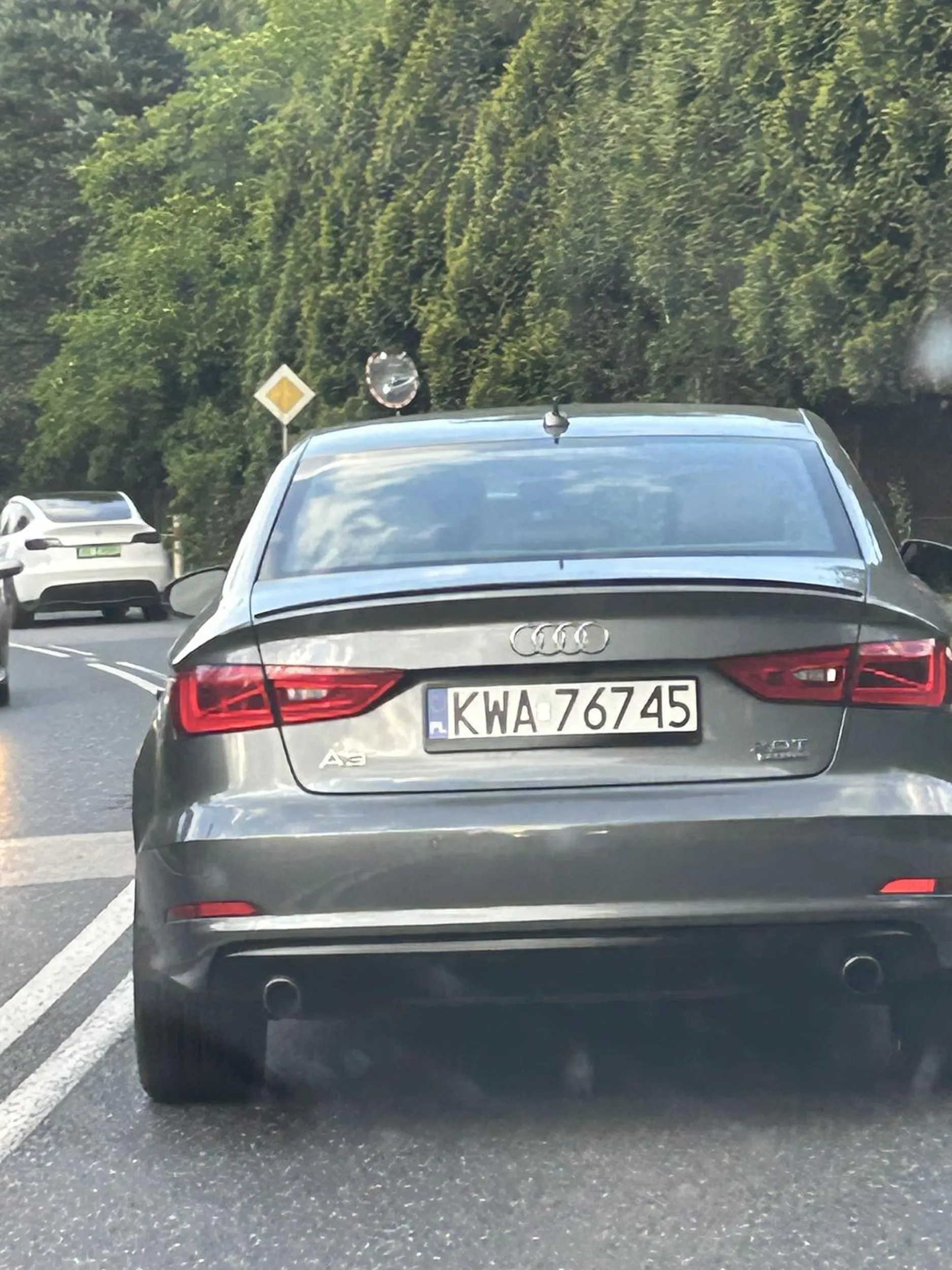 Nie wiem kto to prowadzi ale prawo jazdy w chrupkach wygrał