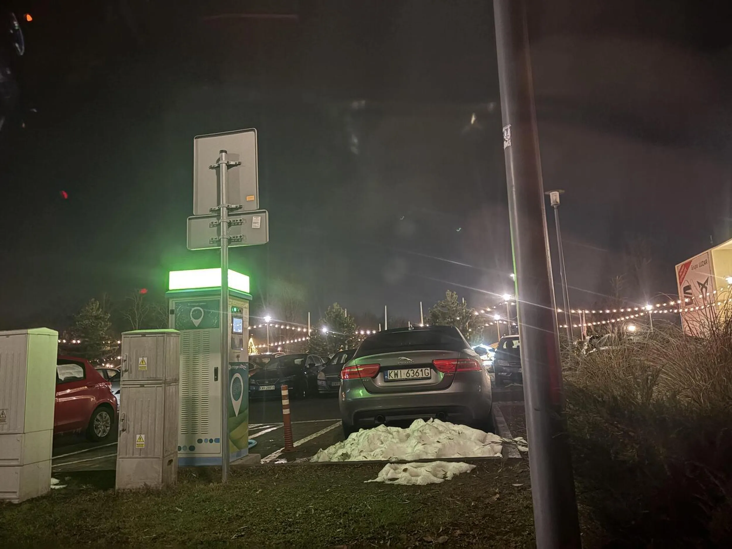 I cyk, ładowarka pod solnym miastem zablokowana.