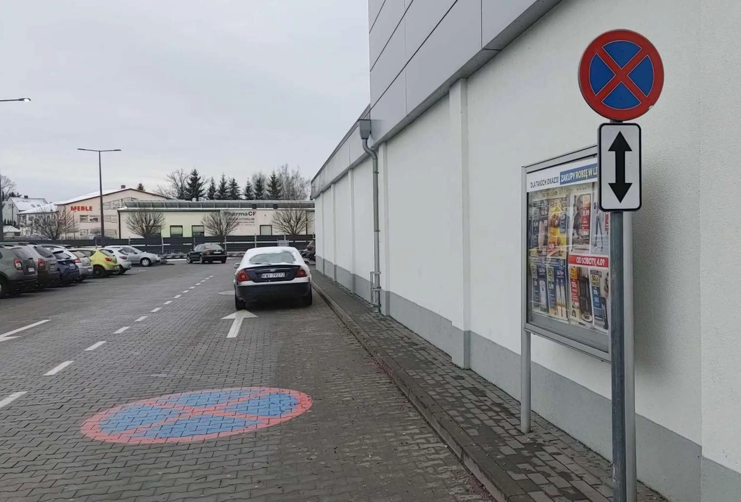 Parkowanie pod Lidlem