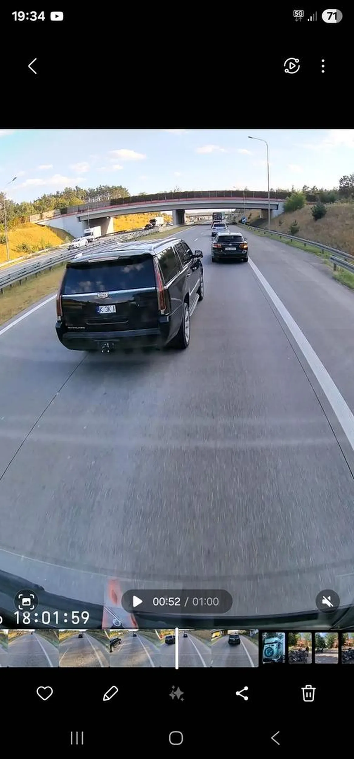 Bardzo mądrze pchać się pod nos 40 ton, przy awaryjnym hamowaniu będzie nowa dostawa żyletek