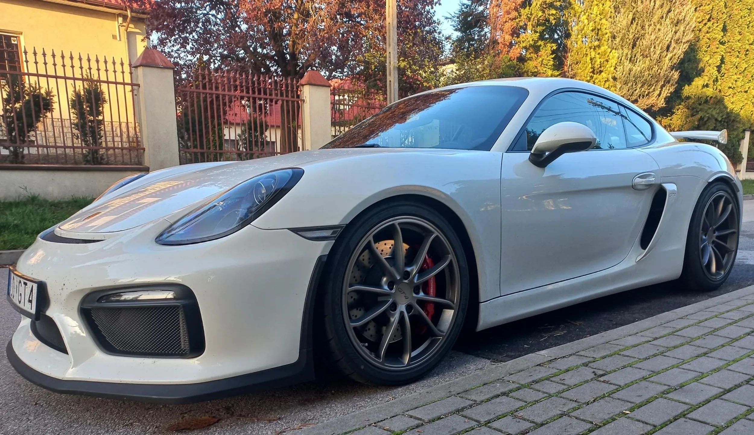 Nie wiem kim jesteś ani co robisz, ale masz obrzydliwie piękne Porsche ?