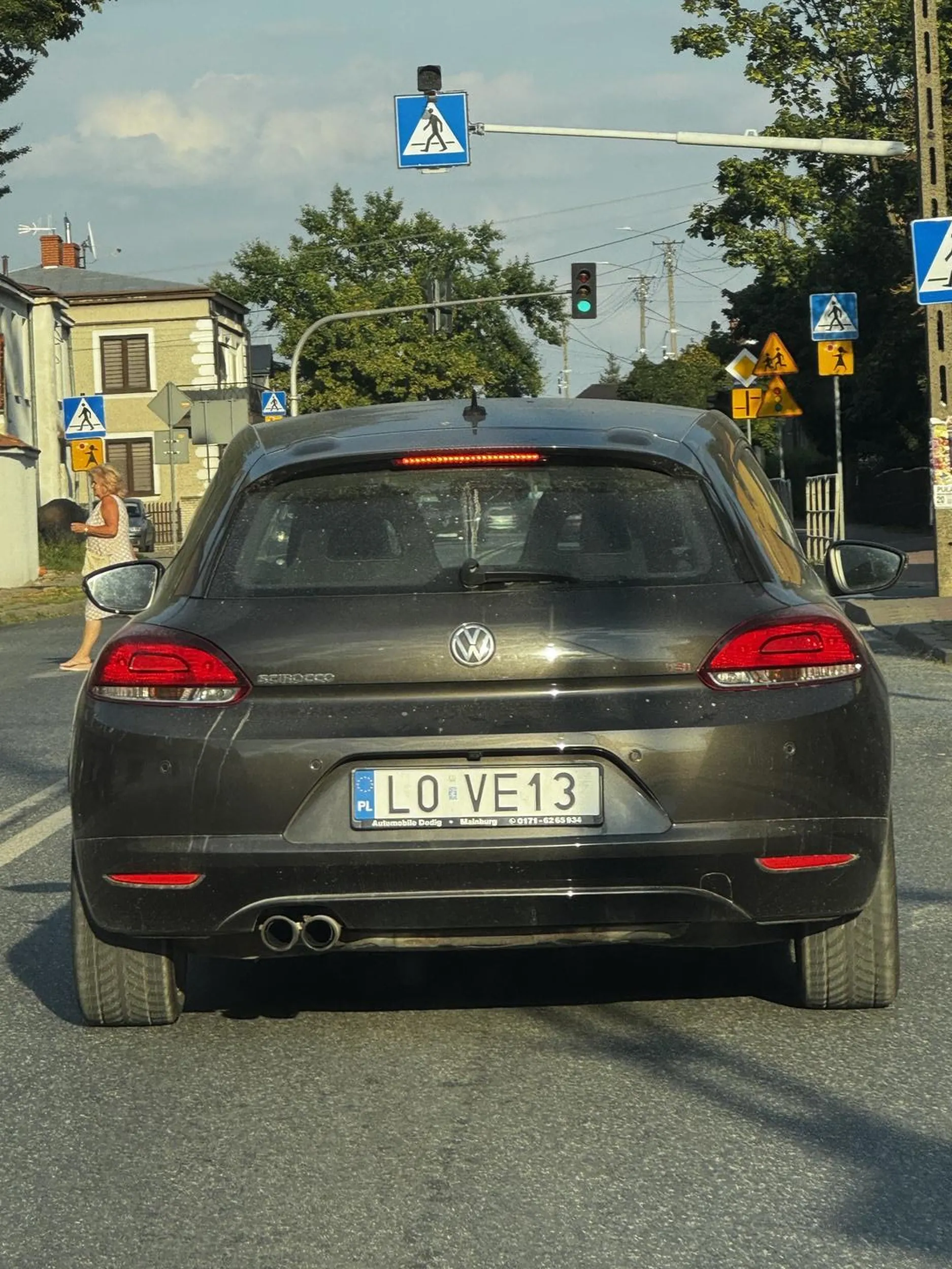 Przepisowy kierowca i bardzo fajną rejestracja! Pozdrawiam :)