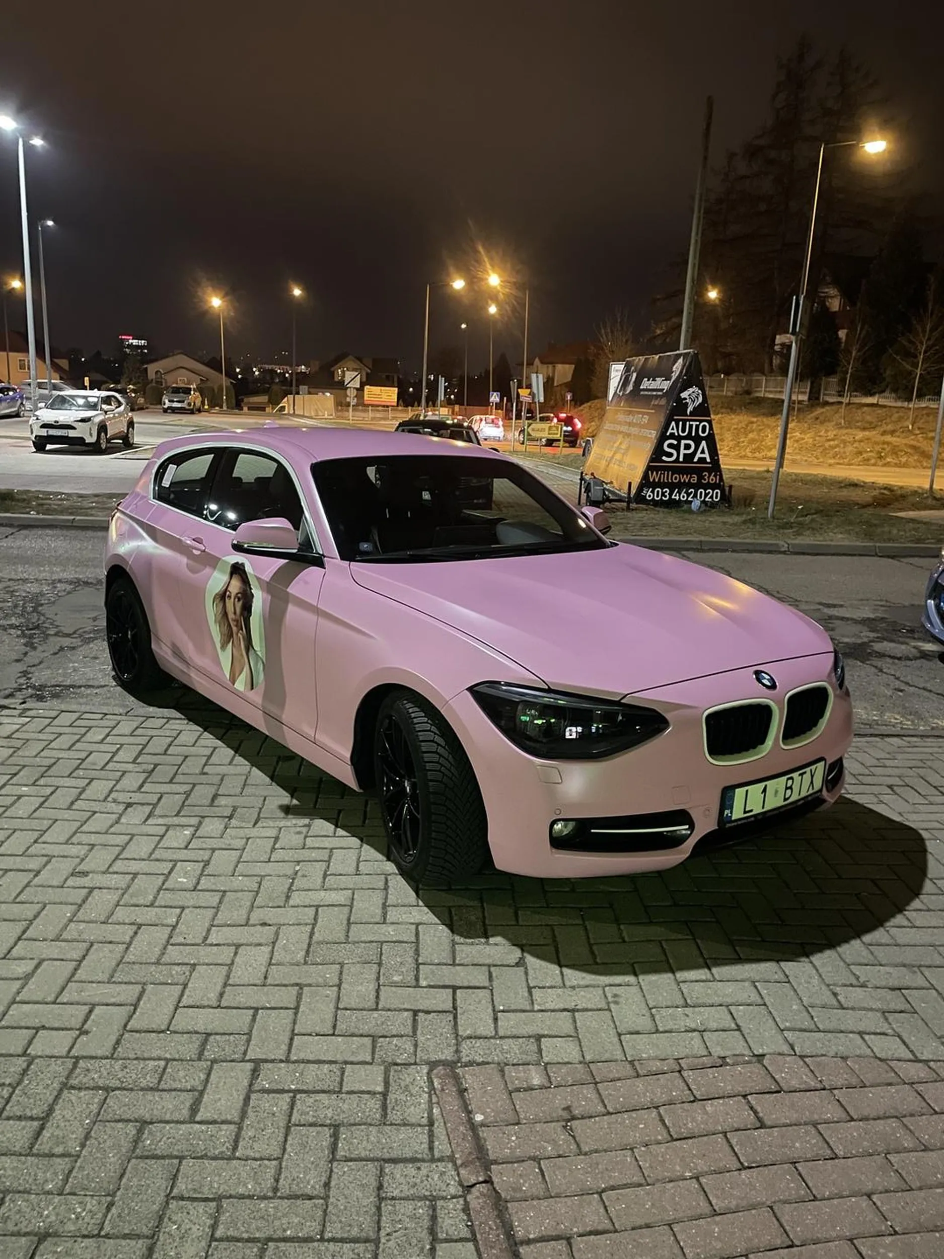 parkowanie na chodniku, normalka