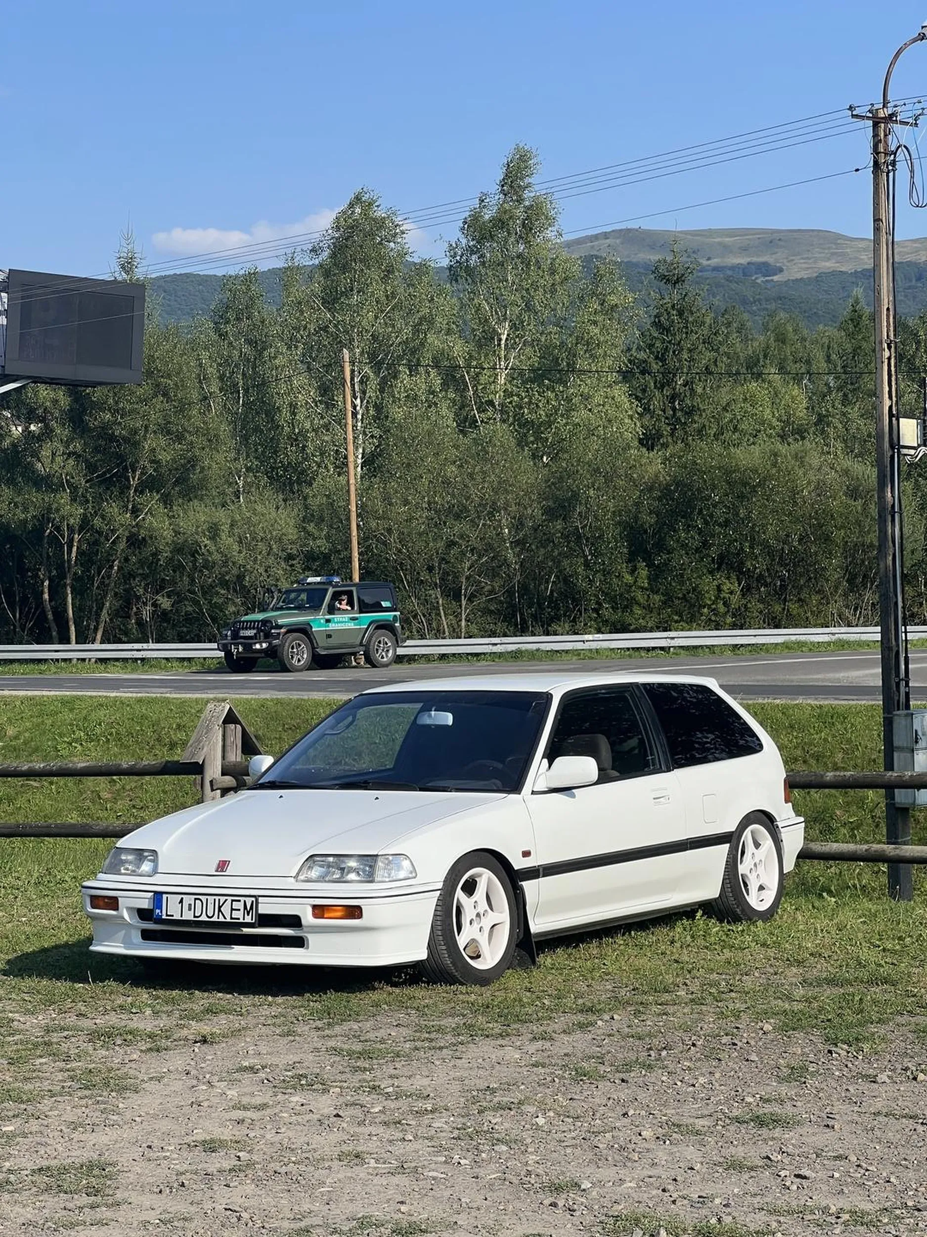 Mam dla Ciebie fajne zdjęcia z parkingu z Ustrzyk Górnych z aparatu, @akromotive na insta, zapraszam, na zachętę fotka z telefonu ?