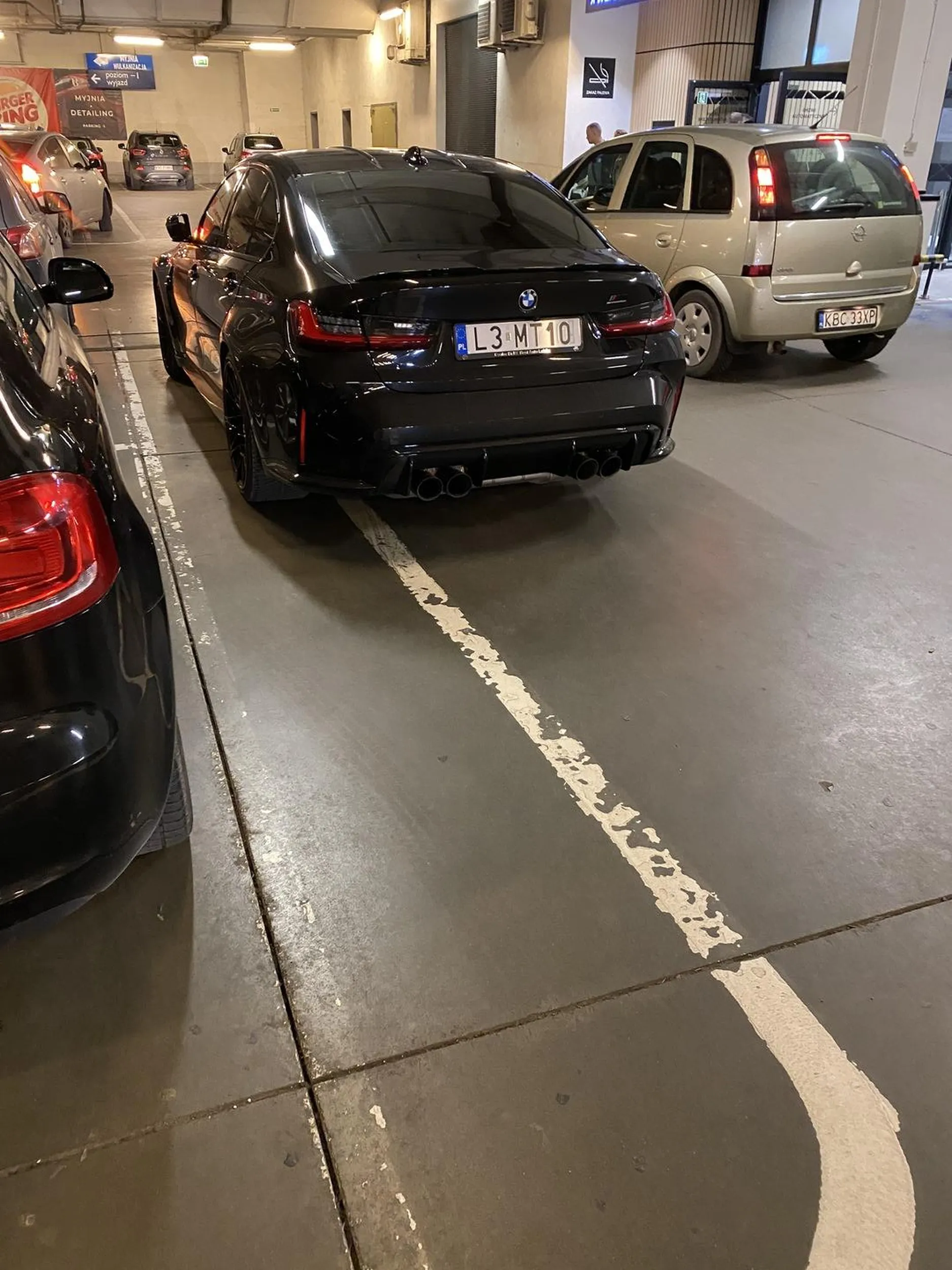 Prawdopodobnie L9 lepiej oddałoby  inteligencję kierowcy. Parkuje jak … ale to już wszyscy wiedzą