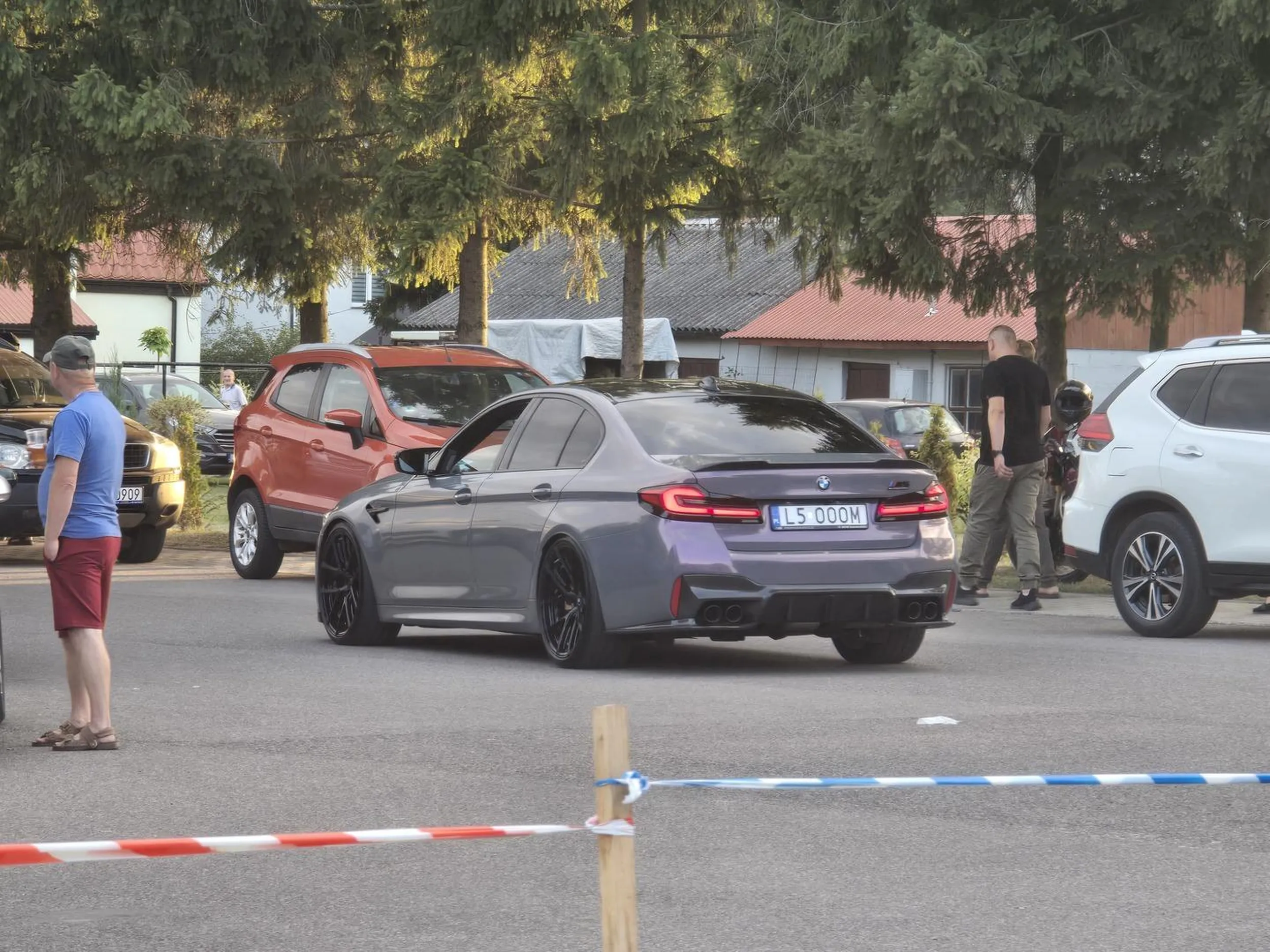 Piękna machina pozdrawiam właściciela, jak widzisz ten komentarz to niech odpisze :D