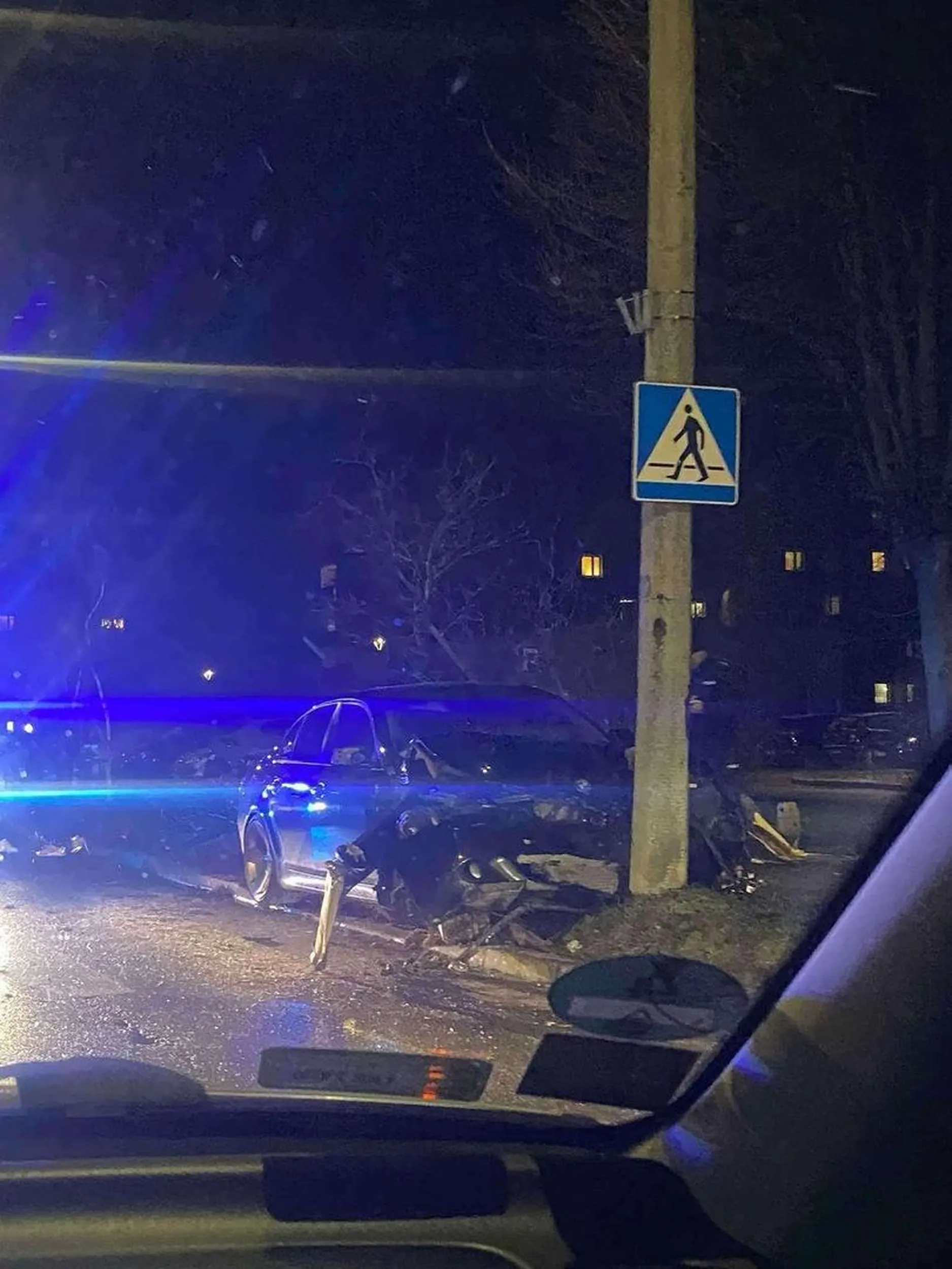 Właśnie BEEMKA skończyła żywot na latarni w Kraśniku, prosta droga to zdecydowanie za dużo na tego kierowce, MORDO ALE TAM NIE MOŻNA PARKOWAC