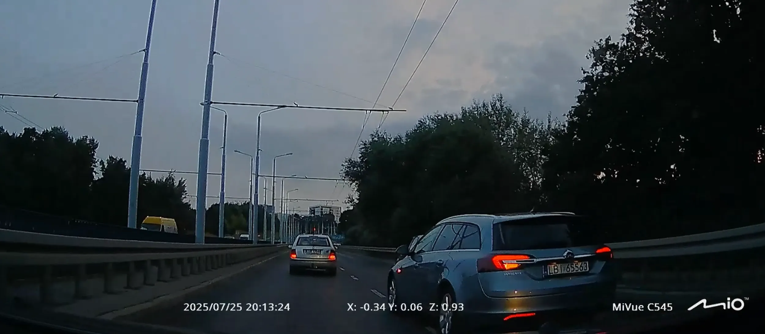 Jak nie umiesz jeździć to nie wsiadaj za kierownicę a nie ludziom drogę zajeżdżasz.