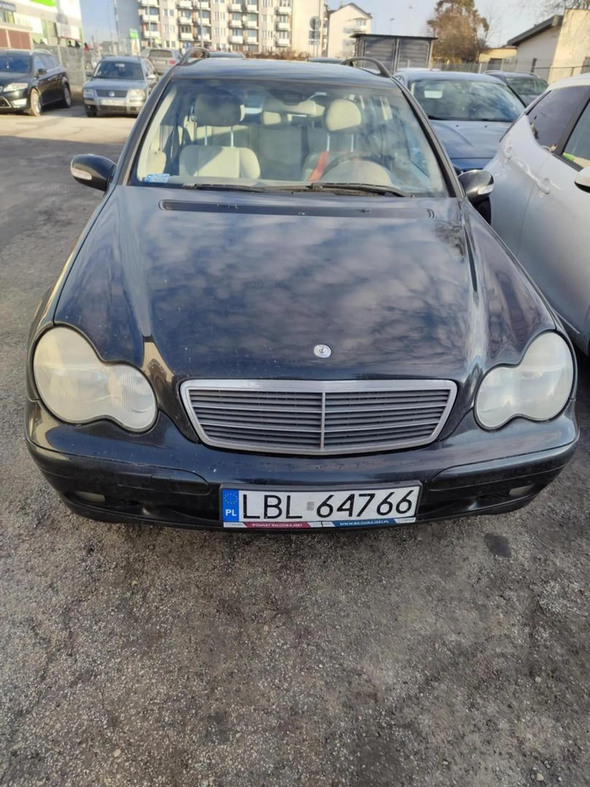 Zabójczy mercedes trasa Biłgoraj Tarnogórd przelatuje jak odrzutowcem poniżej 160 nie schodzi. Niech ktoś się tym zajmie stwarza ogromne zagrożenie dla innych np wyprzedzanie na 3-ciego.