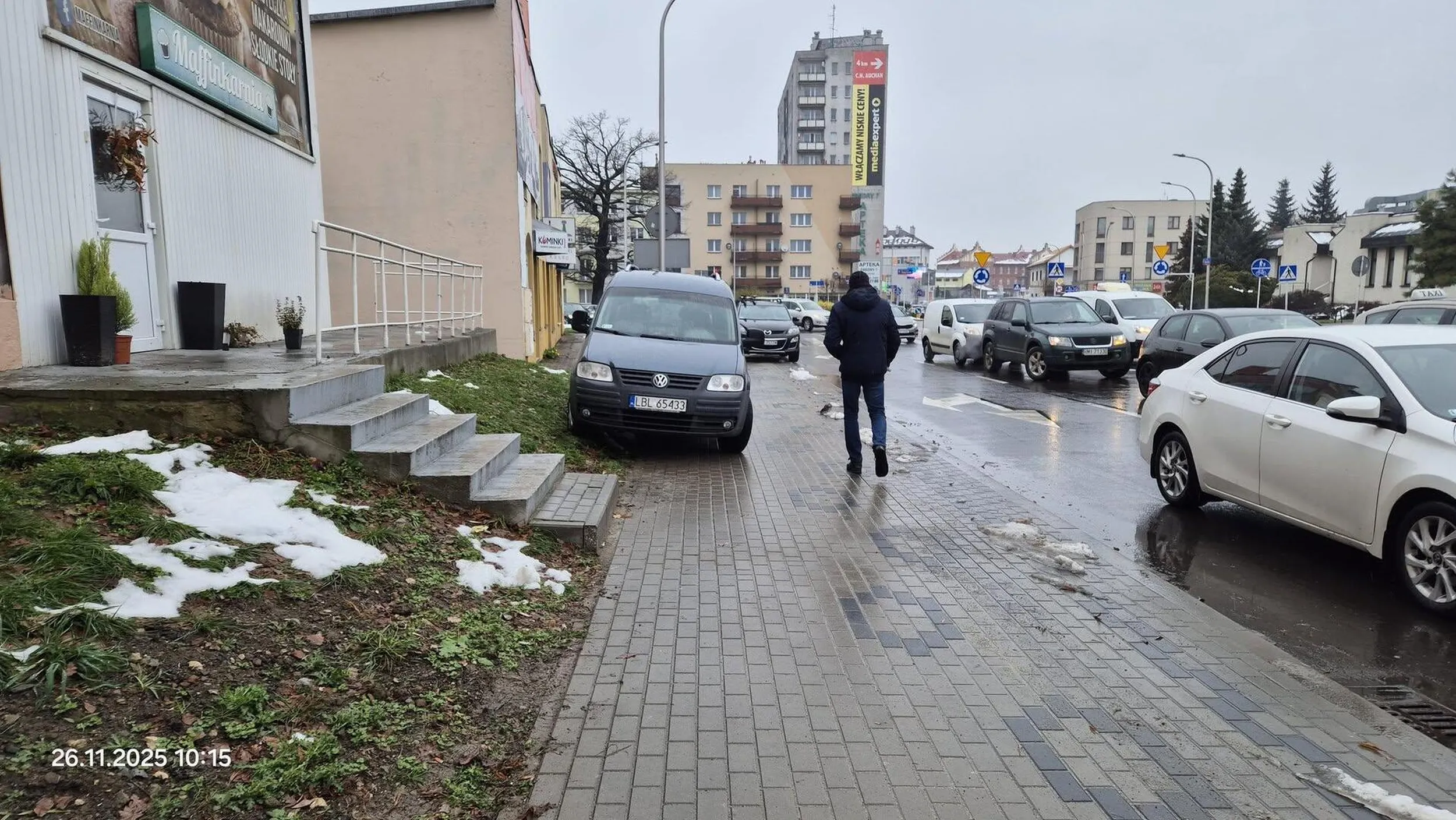 Święta krowa chodnikowo-trawnikowa.