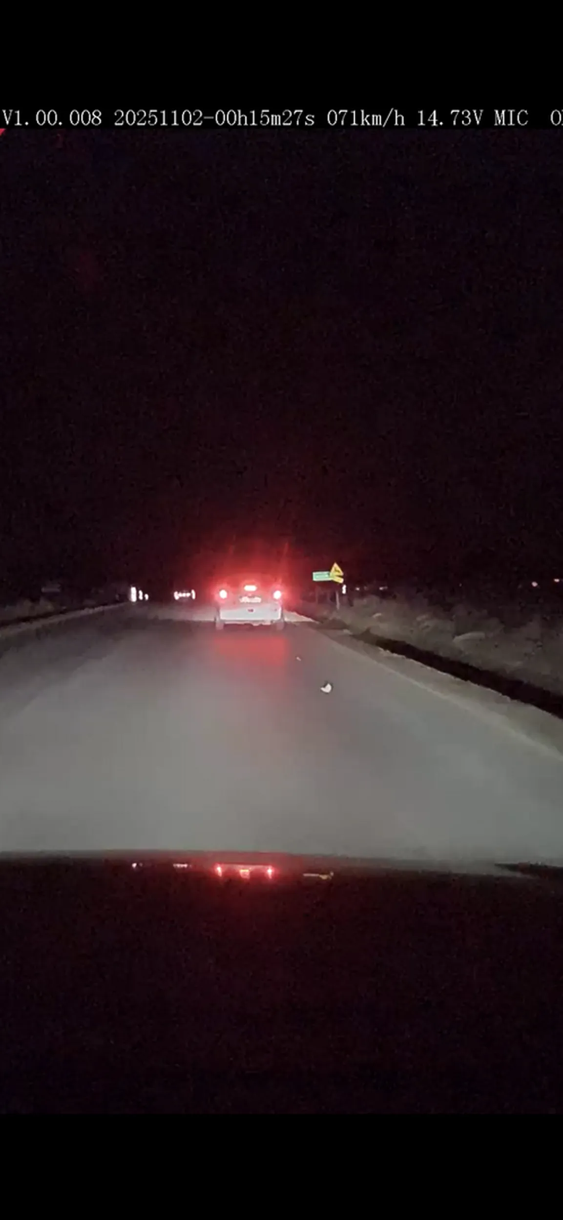 Wyrzuca śmieci przez okno w miejscowości dachnów