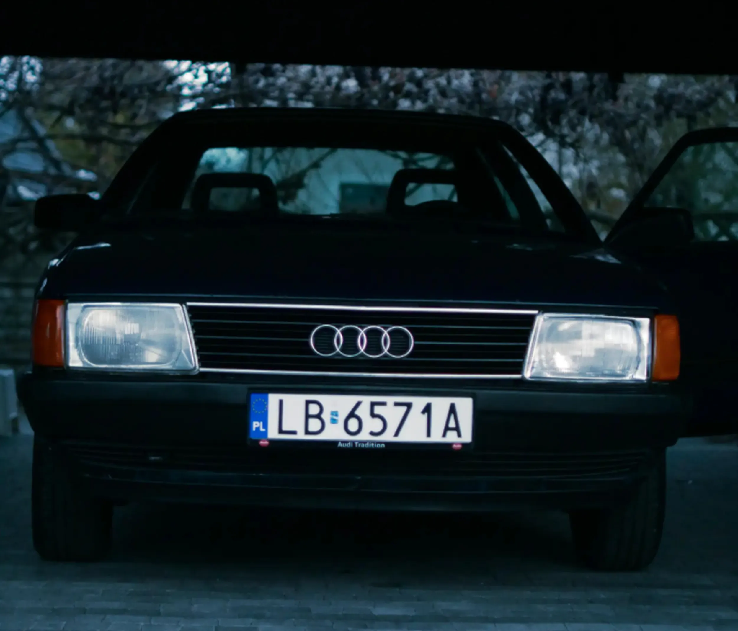 Auto piękne, kierowca małolat bez uprawnień (I znajomych)