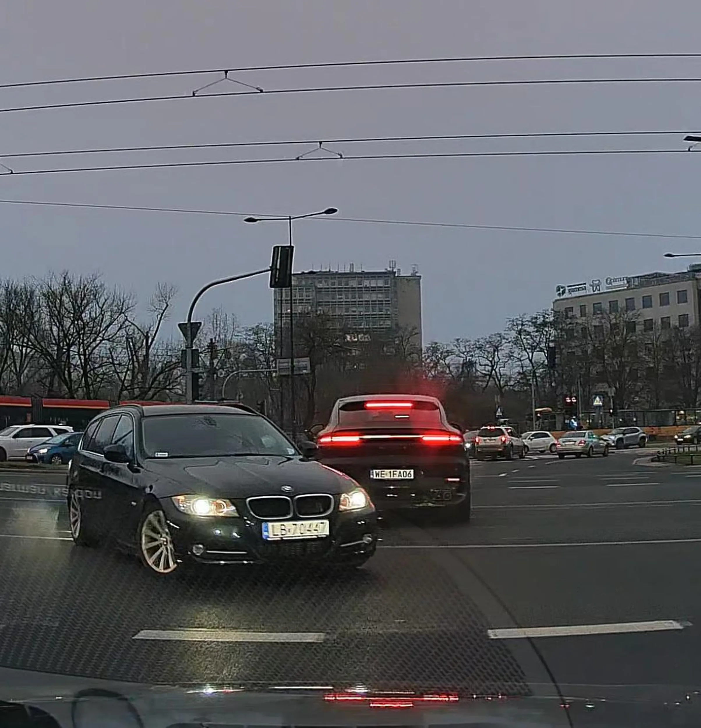 Wymuszenie na lewoskręcie. Nawet nie miała miejsca na zjazd ze skrzyżowania.