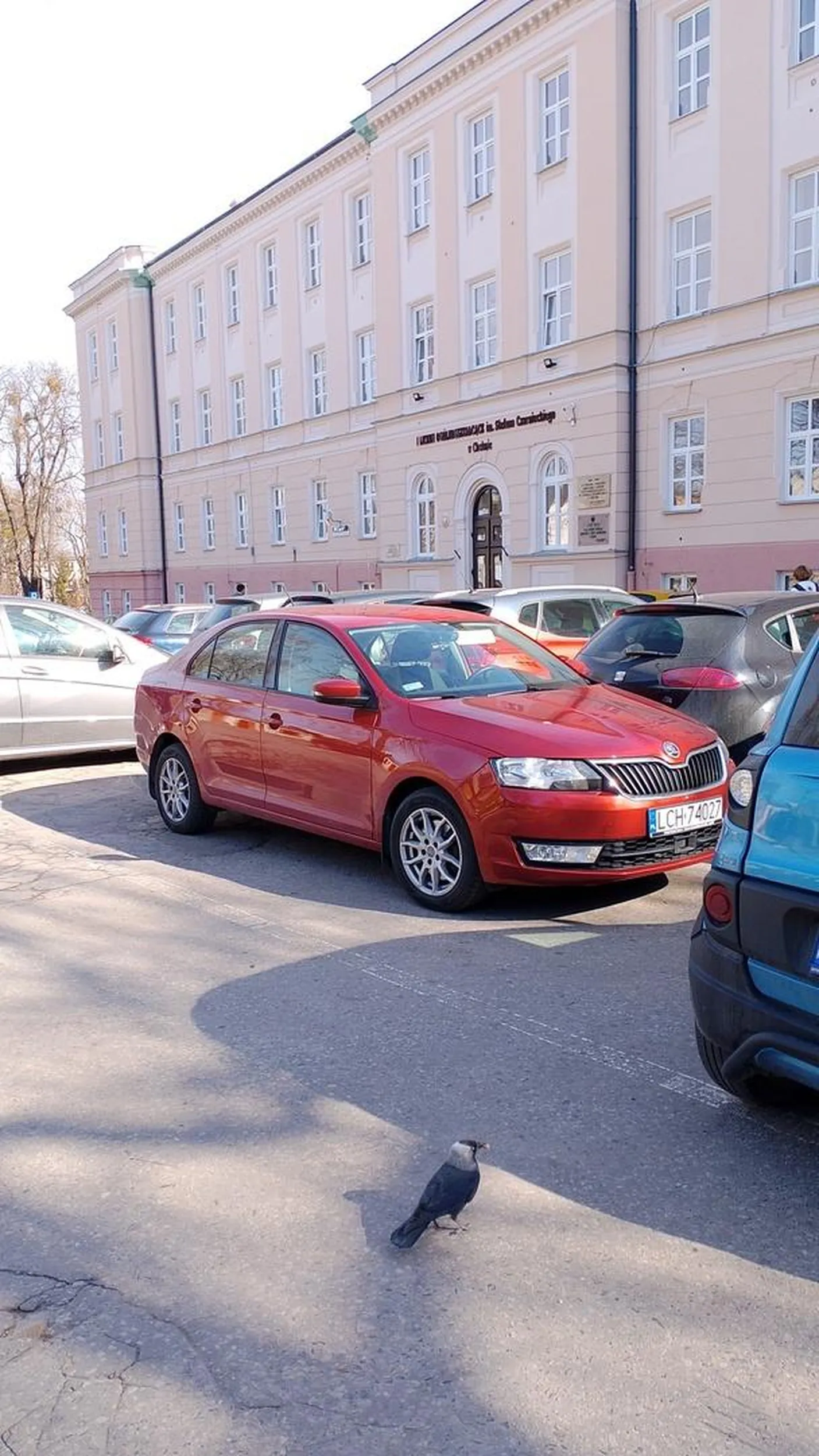 najlepiej jak sie nie zmiescisz to bokiem stanąć i zajmowac 3 miejsca
