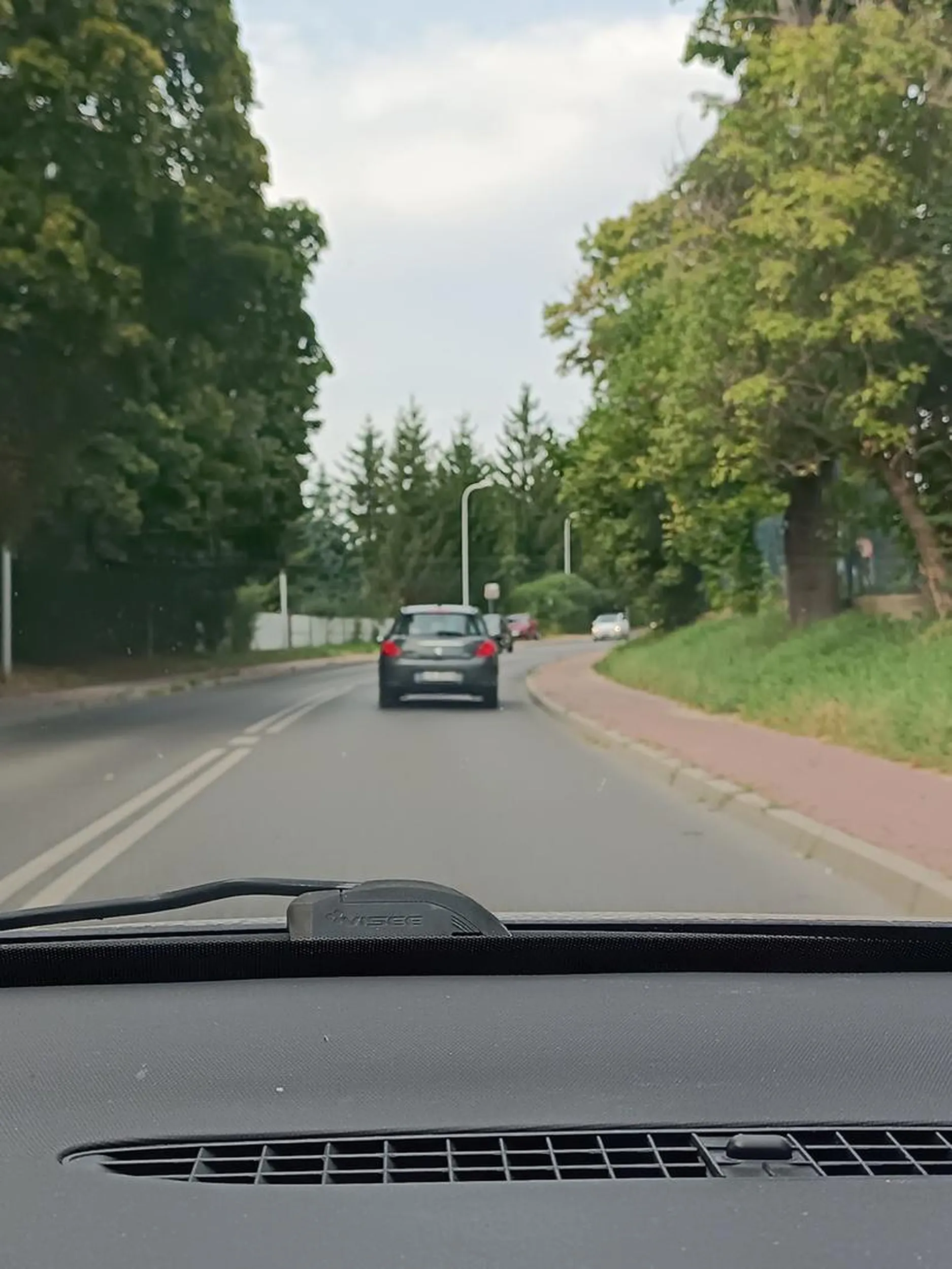 Następnym razem jak wyjeżdzasz i włączasz się do ruchu to się rozejrzyj bo drugi raz nie będę hamował.