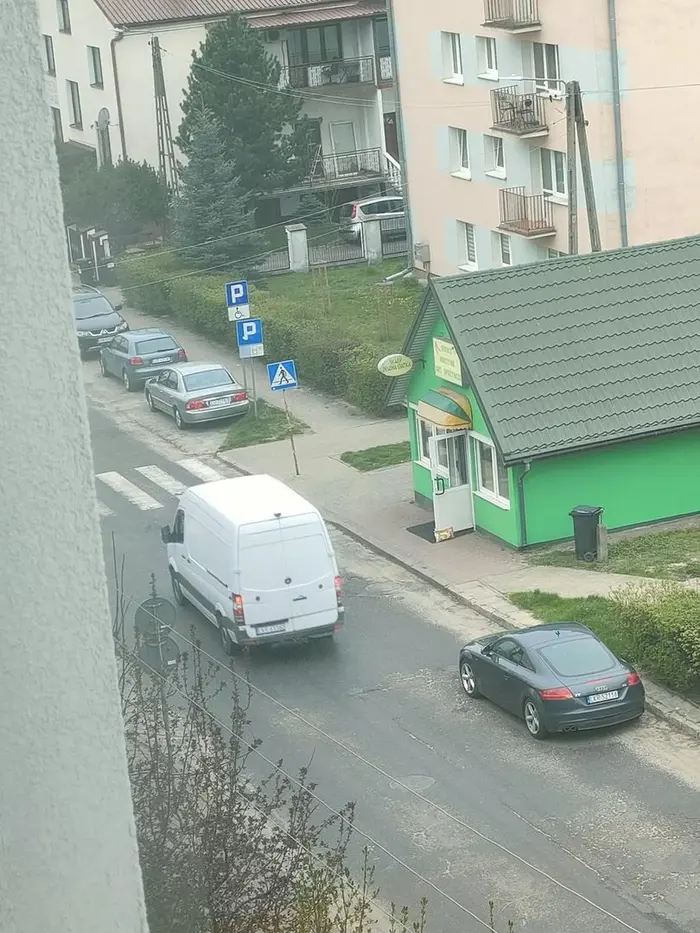 Tetetek zakaz zatrzymywania i postoju nie obowiązuje...