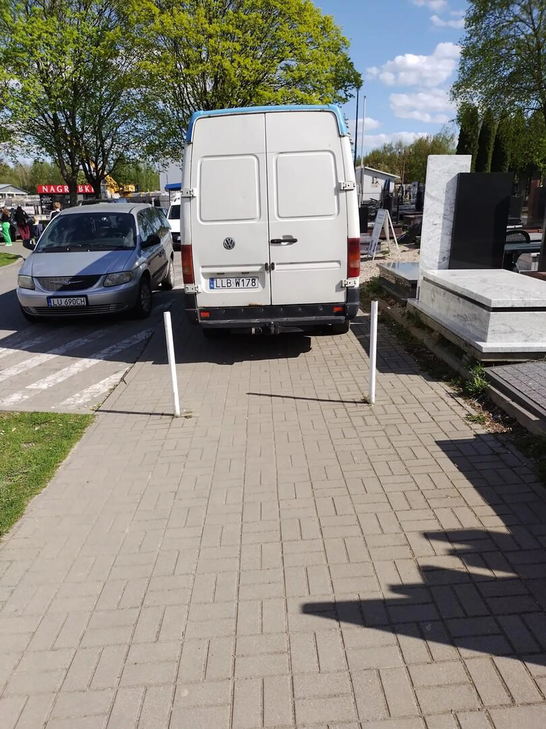 Szkoda że taki wąski, a kierowca ślepy....