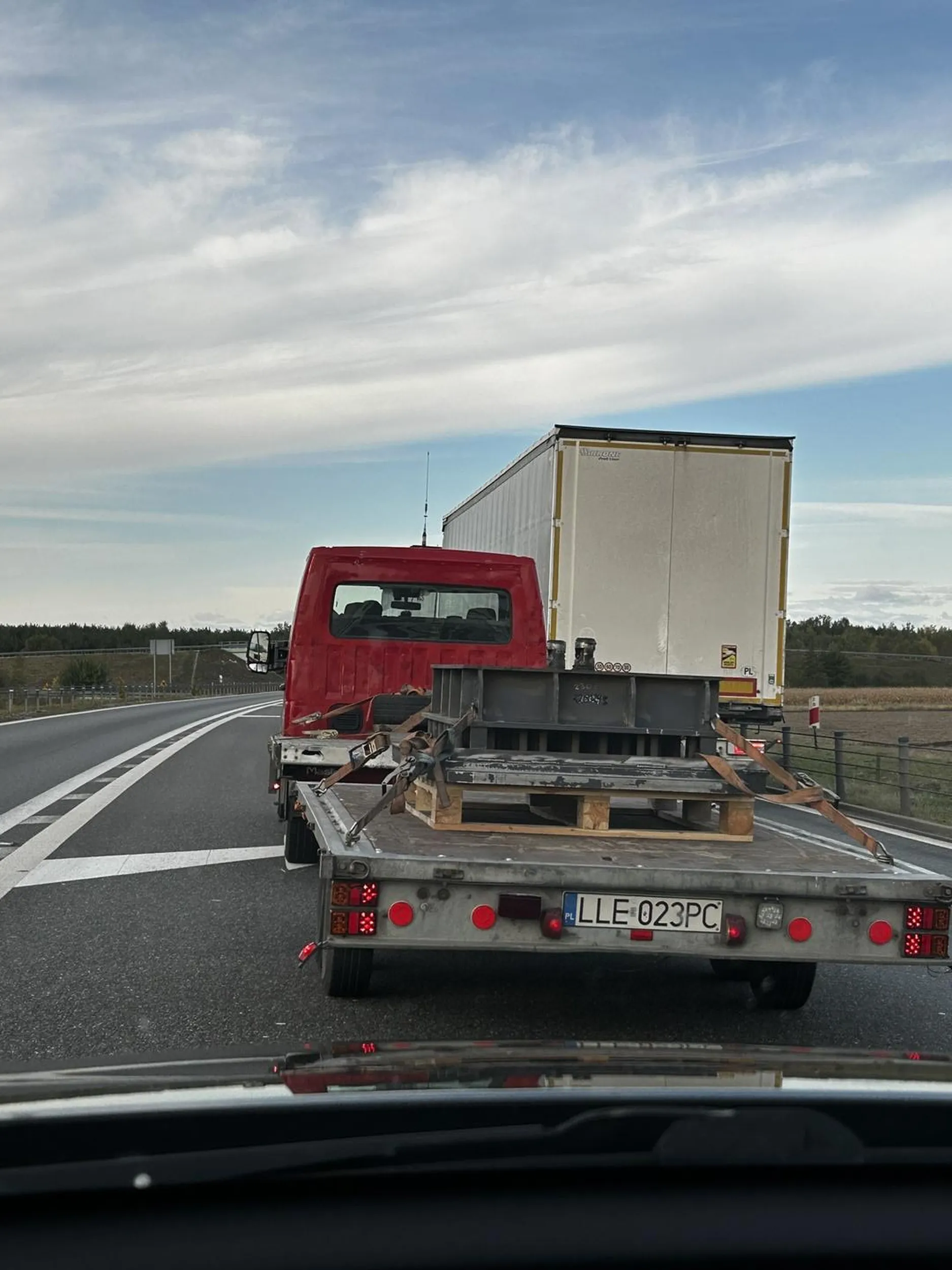 Typek udaje szeryfa na obwodnicy Żyrardowa