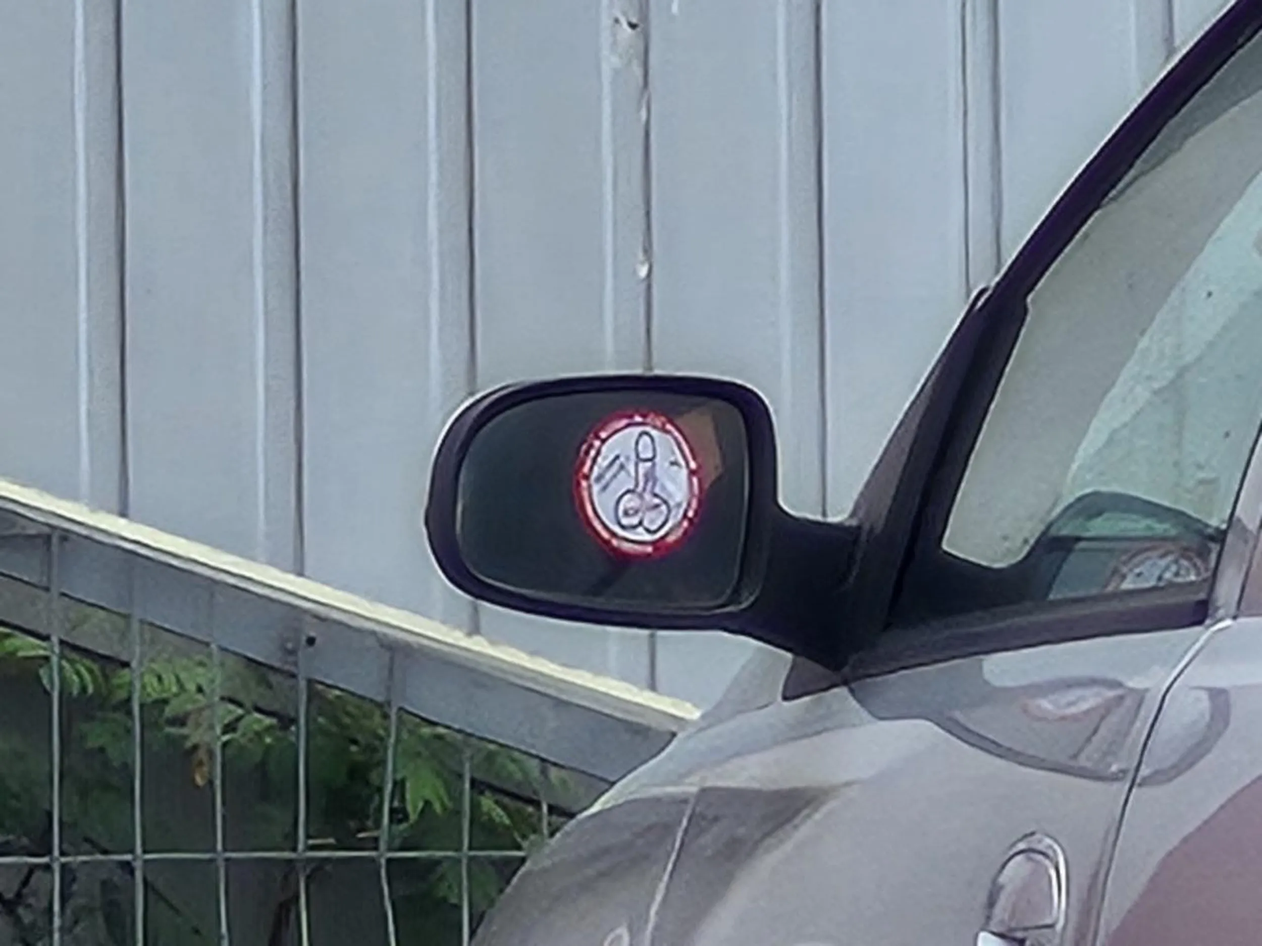 fajna naklejka na lusterku